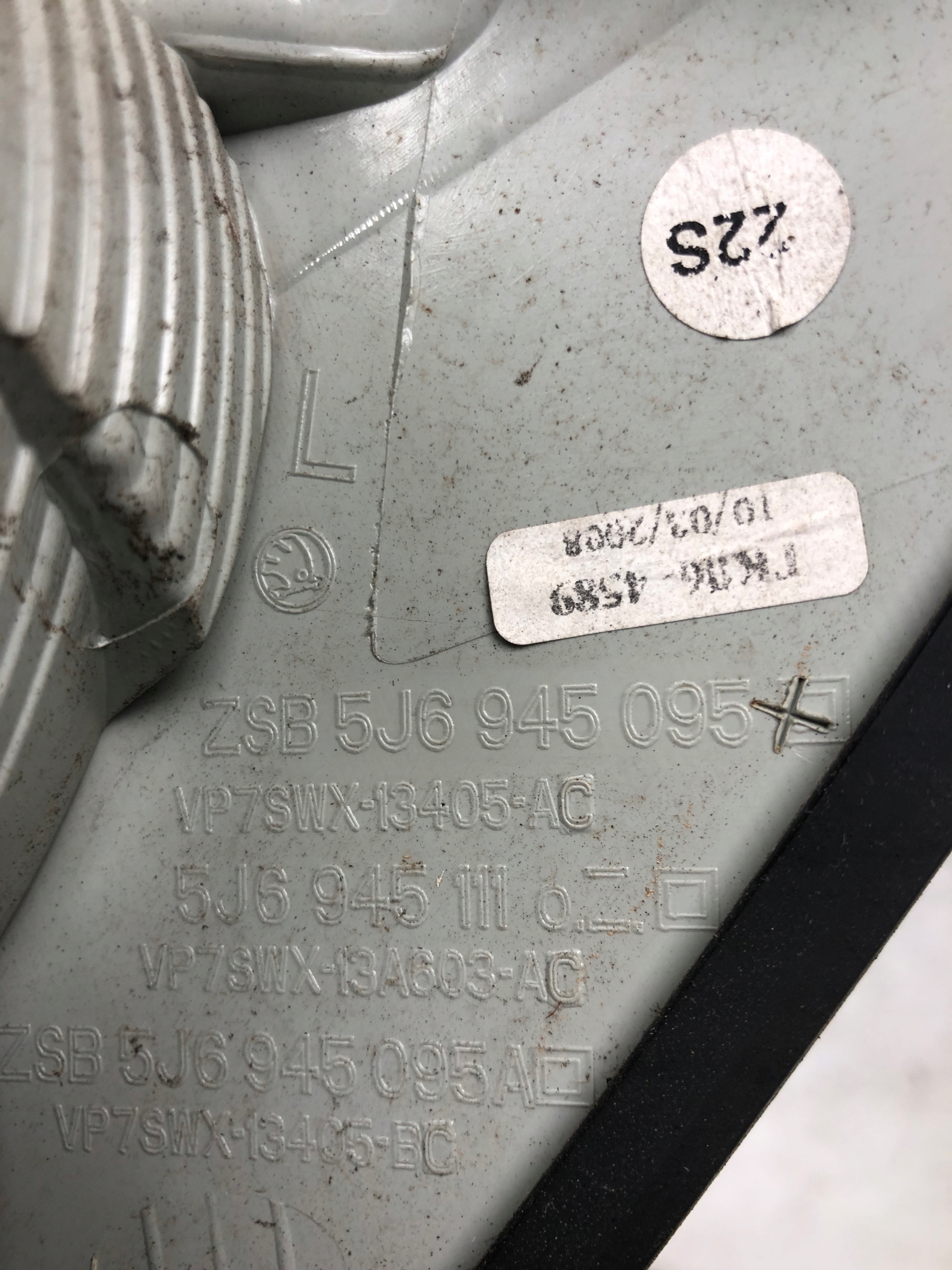 light left rear part SKODA FABIA II 5D 5J6945095
