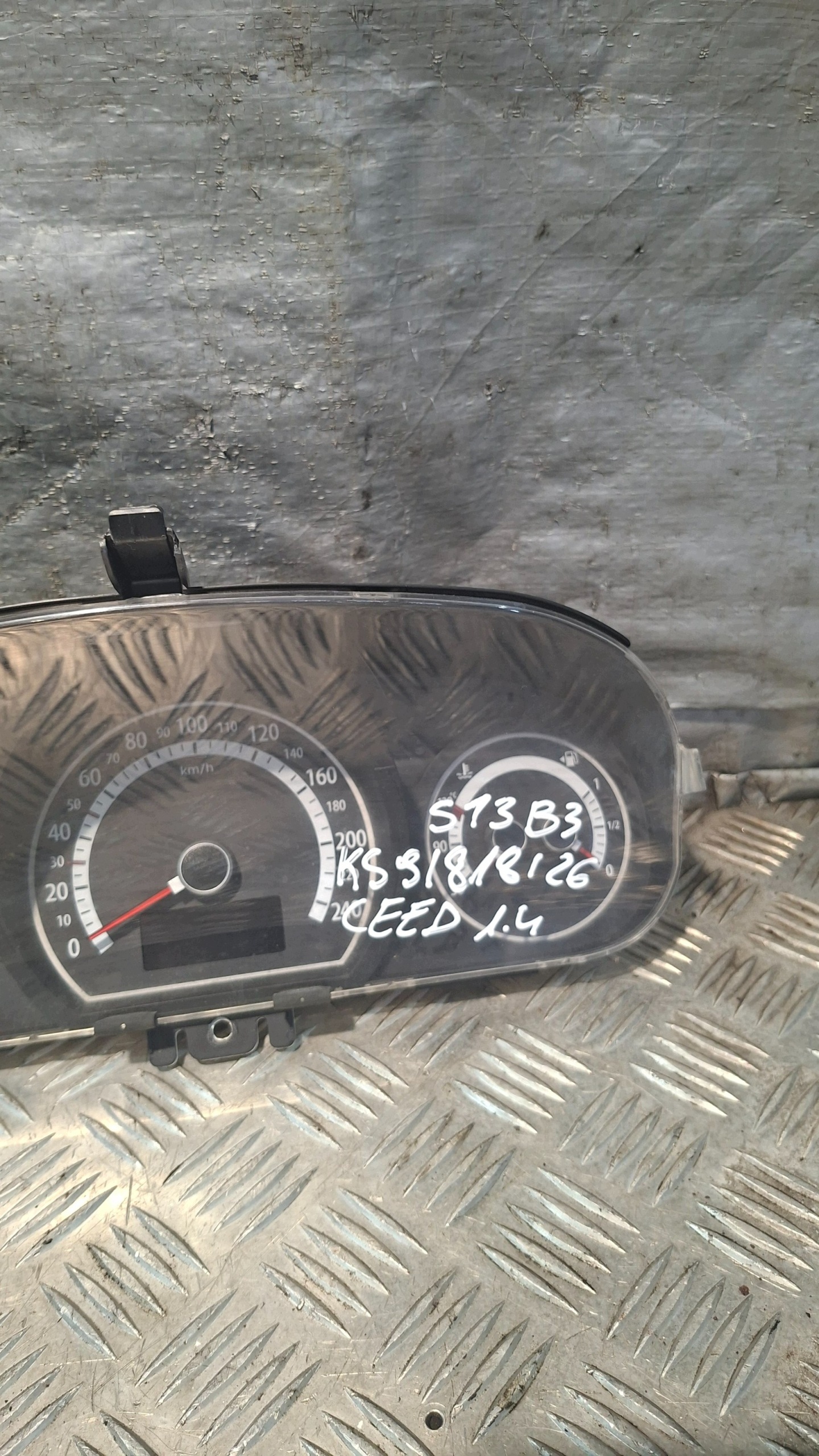 dials dials KIA CEED and 1.4