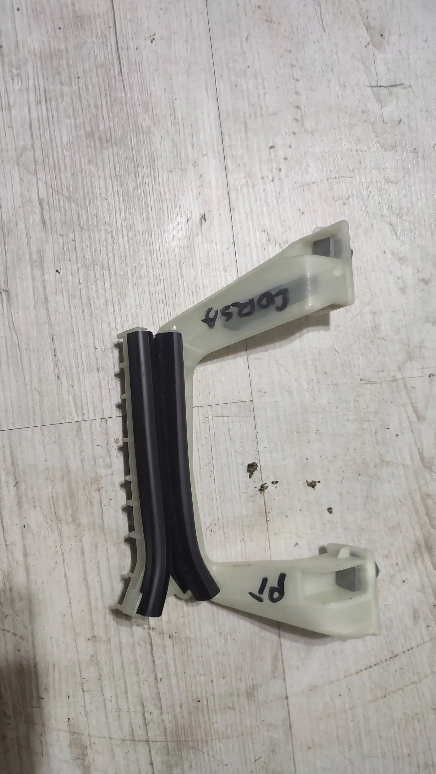 Opel Corsa F 1.2 22r. rear part side right support windows door