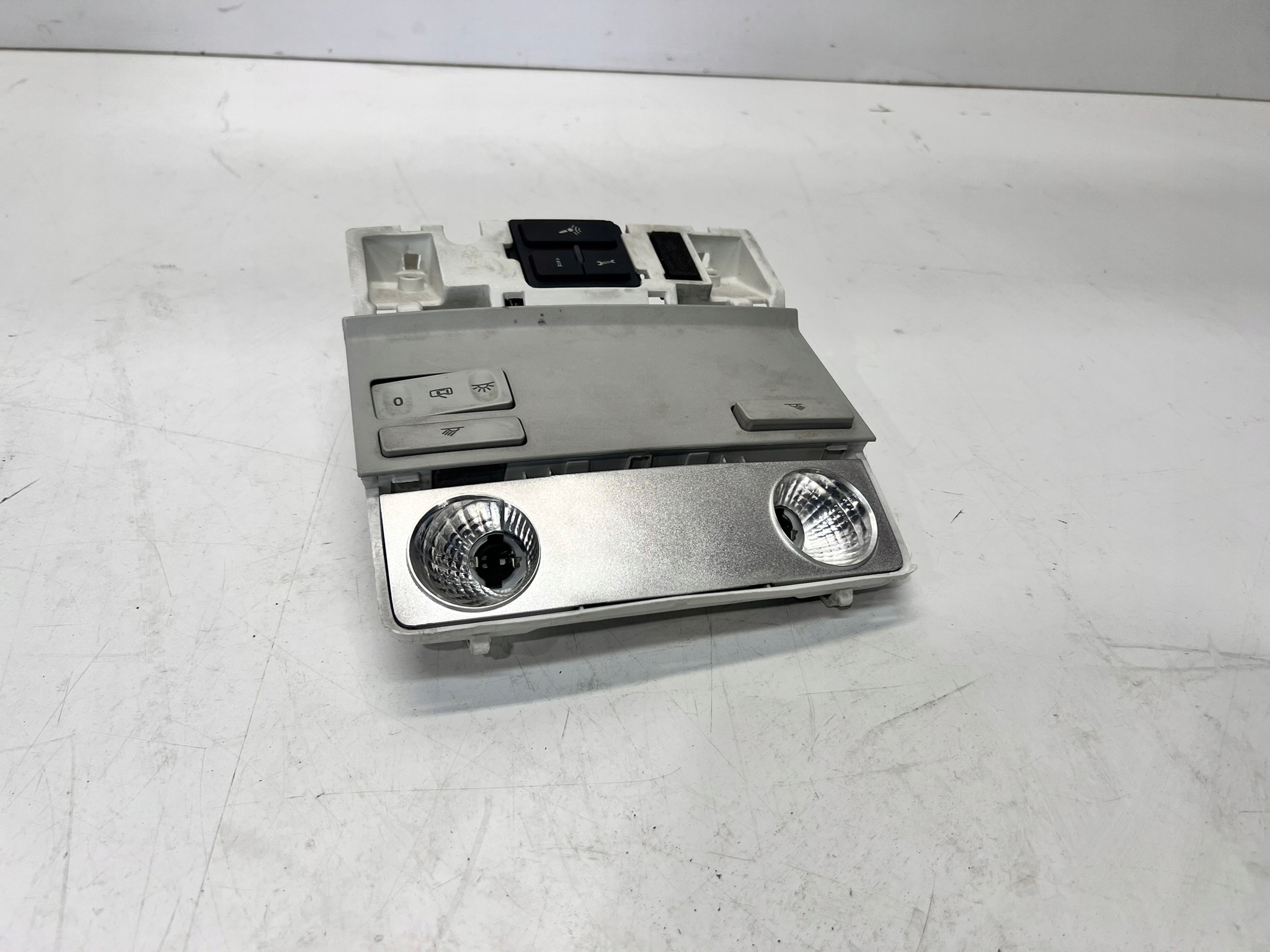light OSWIETLENIE cabs VW TIGUAN 1K0947105