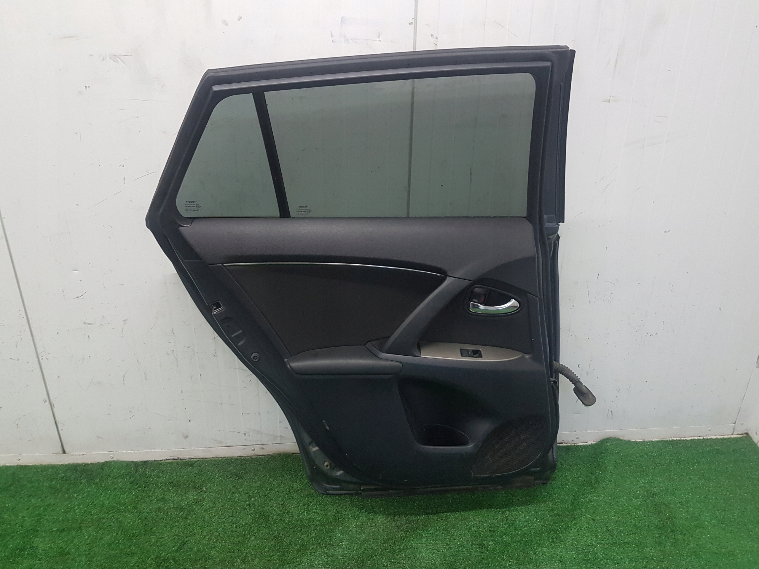 Tür links heck TOYOTA AVENSIS T27