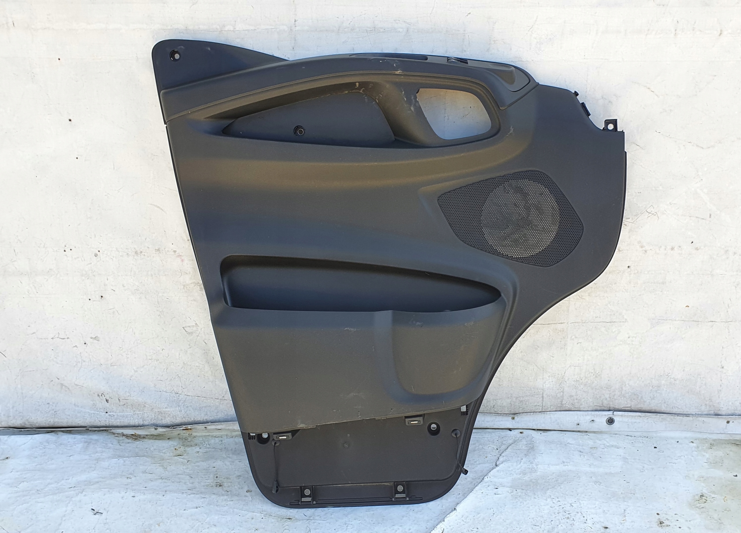 TAPICERKA BOCZEK LEWY DRZWI IVECO DAILY 4 IV 14-