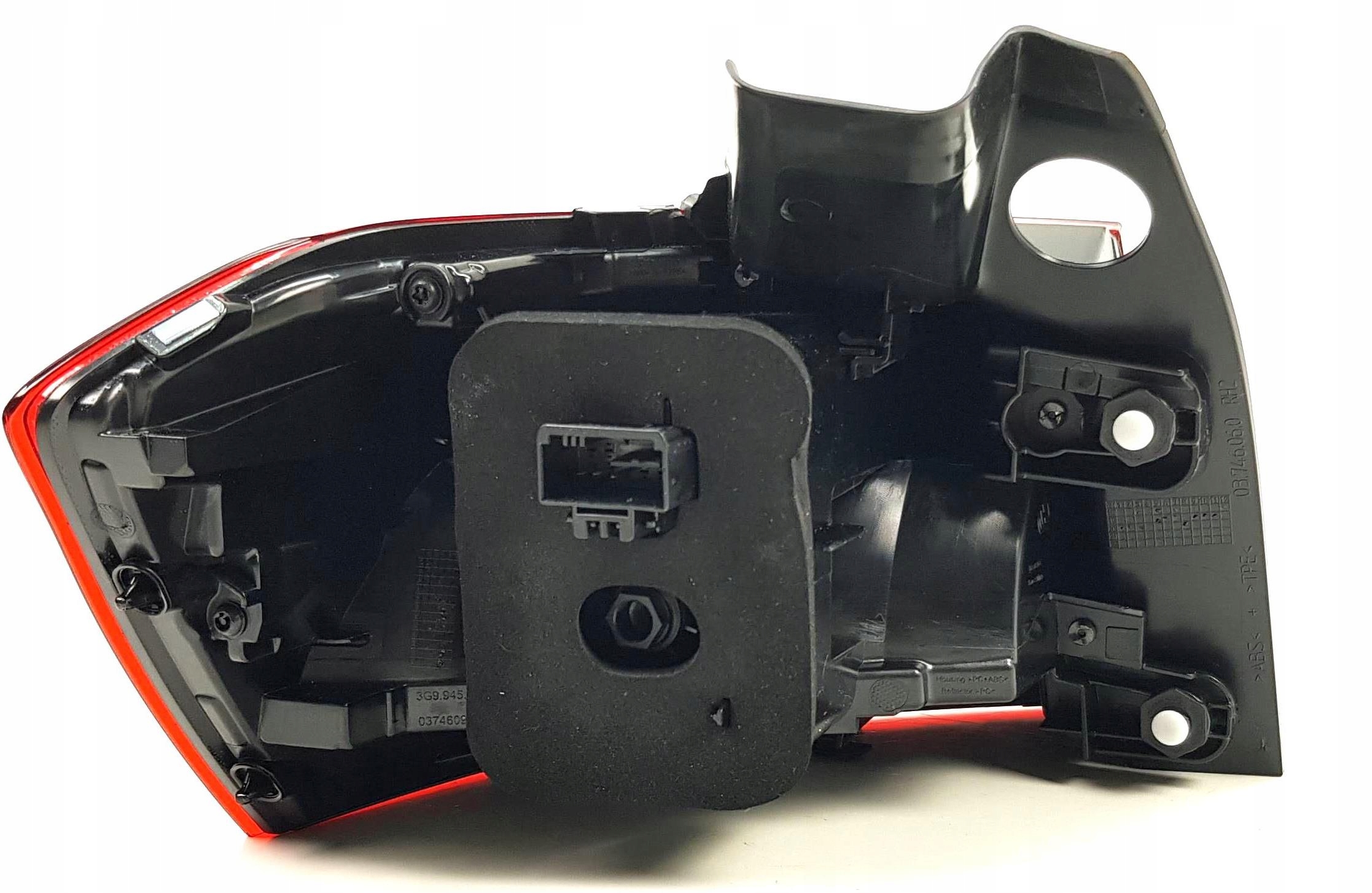 NOWA LAMPA PRAWY TYŁ LED VW PASSAT B8 3G9945096G Producent części Volkswagen OE