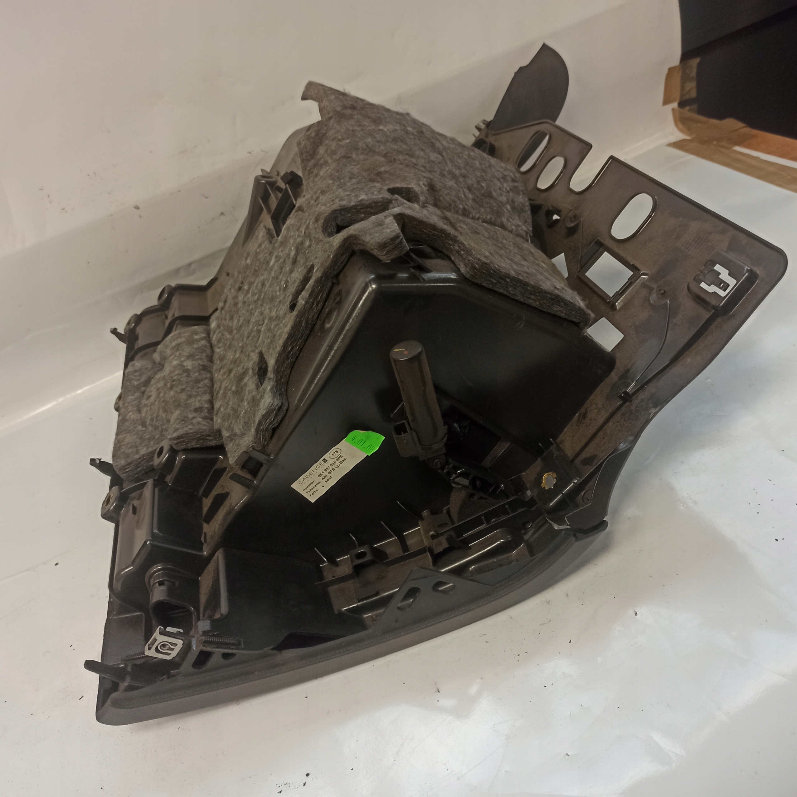 Audi A4 B8 бардачок пассажира 8K1857035