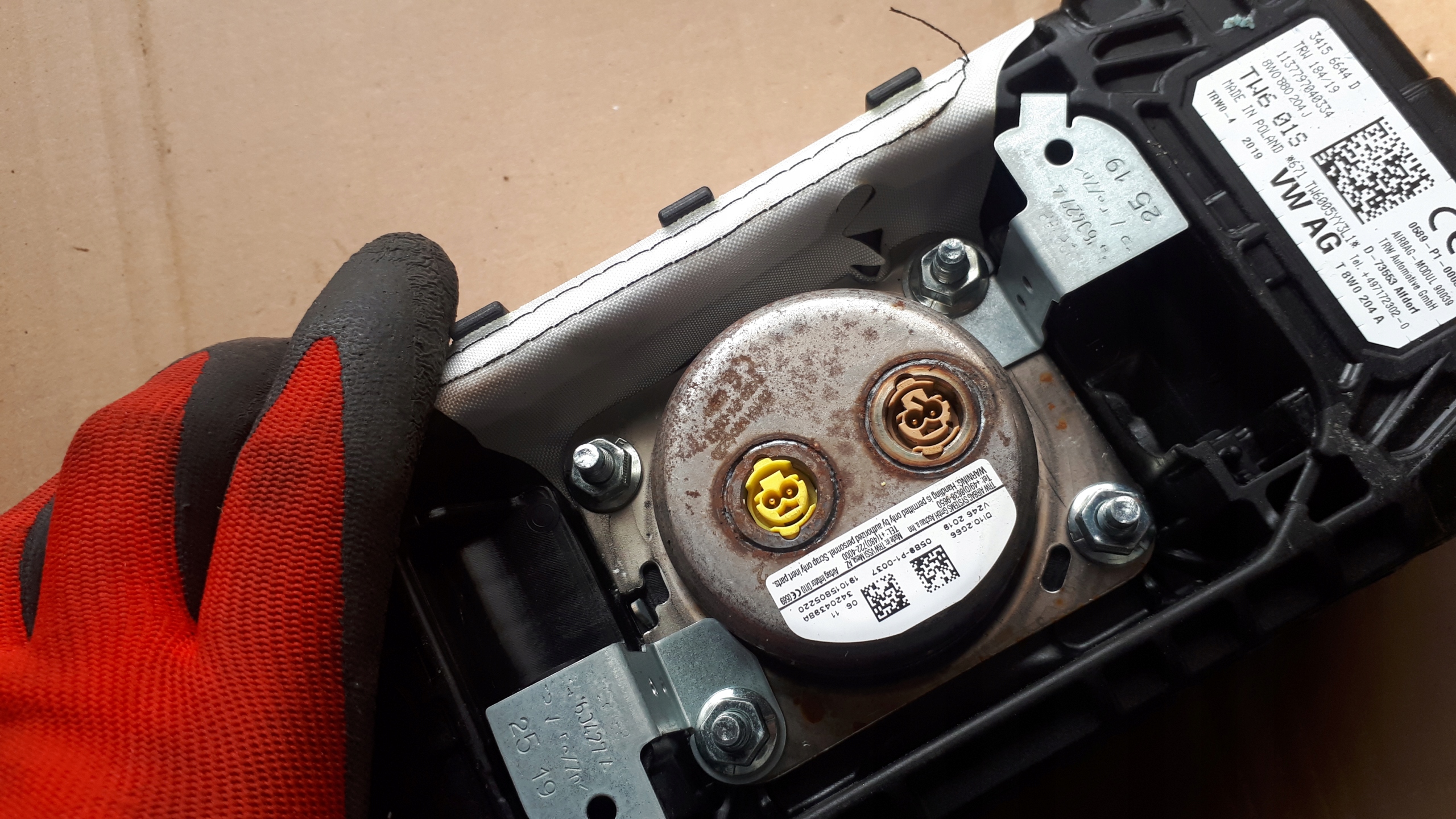 Audi A4 B9 8W подушка пассажира америка 8W0880204J оригинал