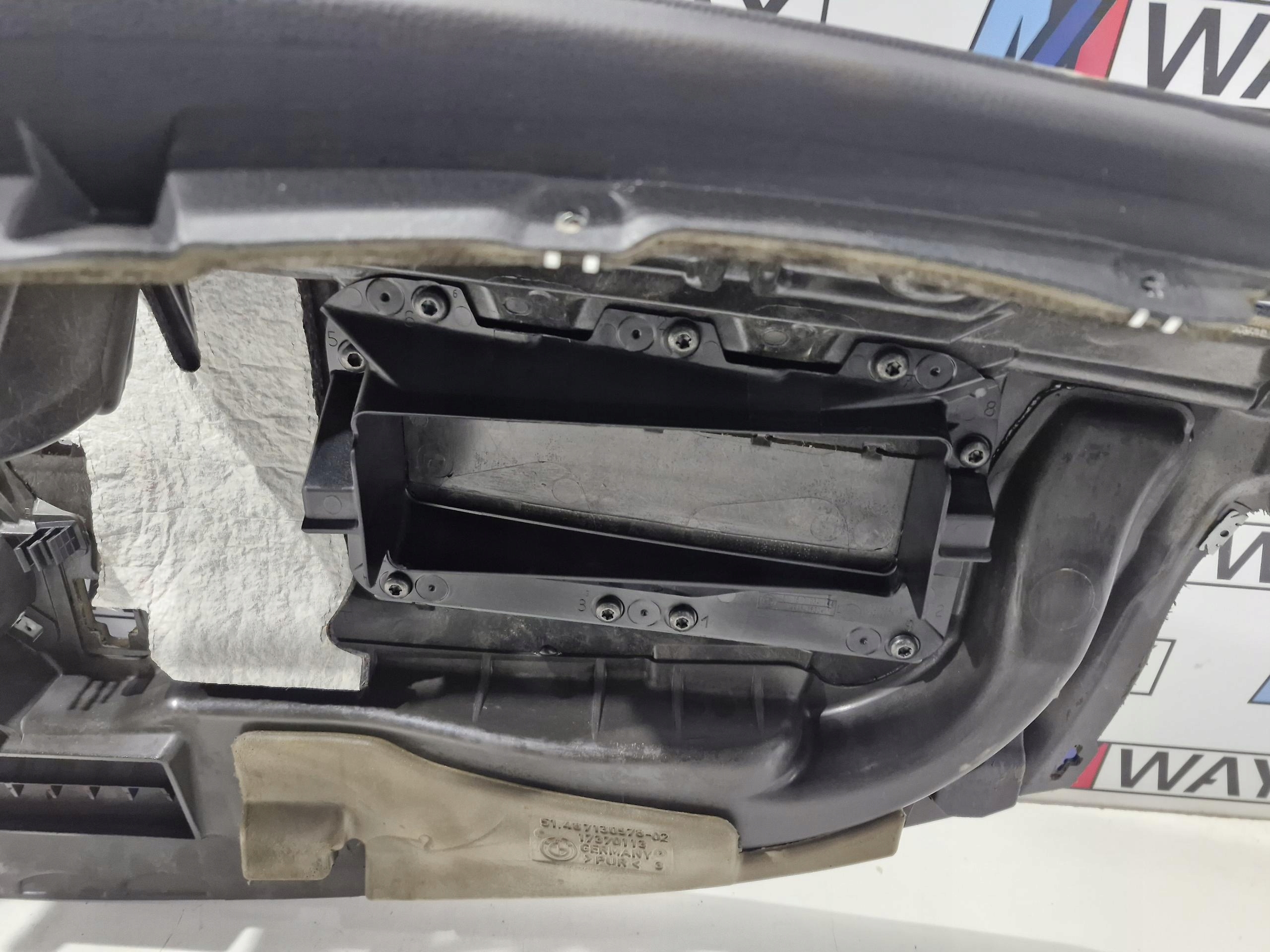6976421 BMW E60 E61 console dashboard original