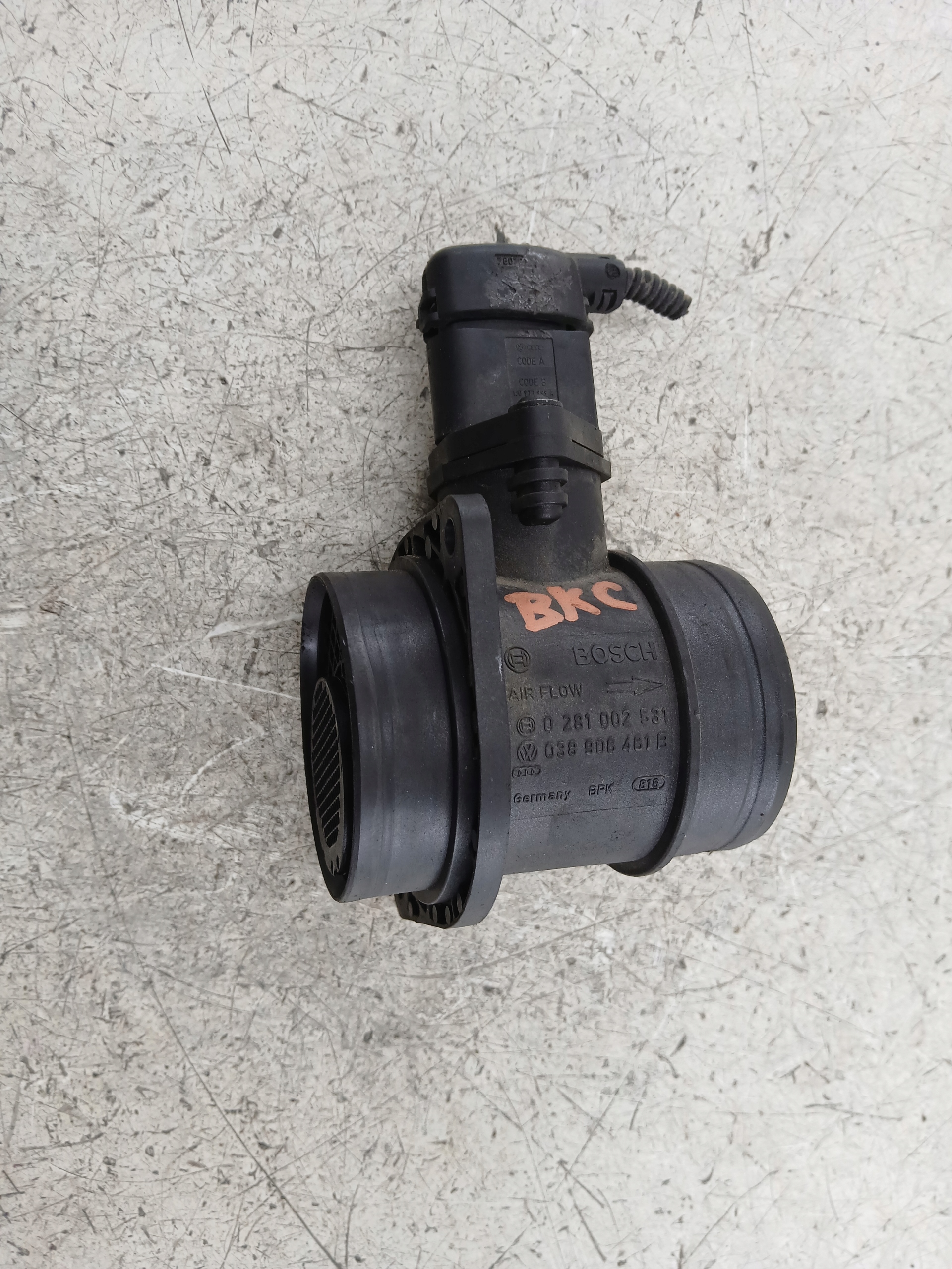 AUDI A3 8P VW GOLF V 1.9 TDI flow meter 038906461B BKC