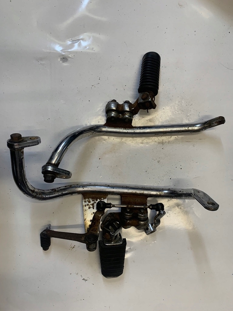 Yamaha Virago 700 / 750 Set Підніжка Права