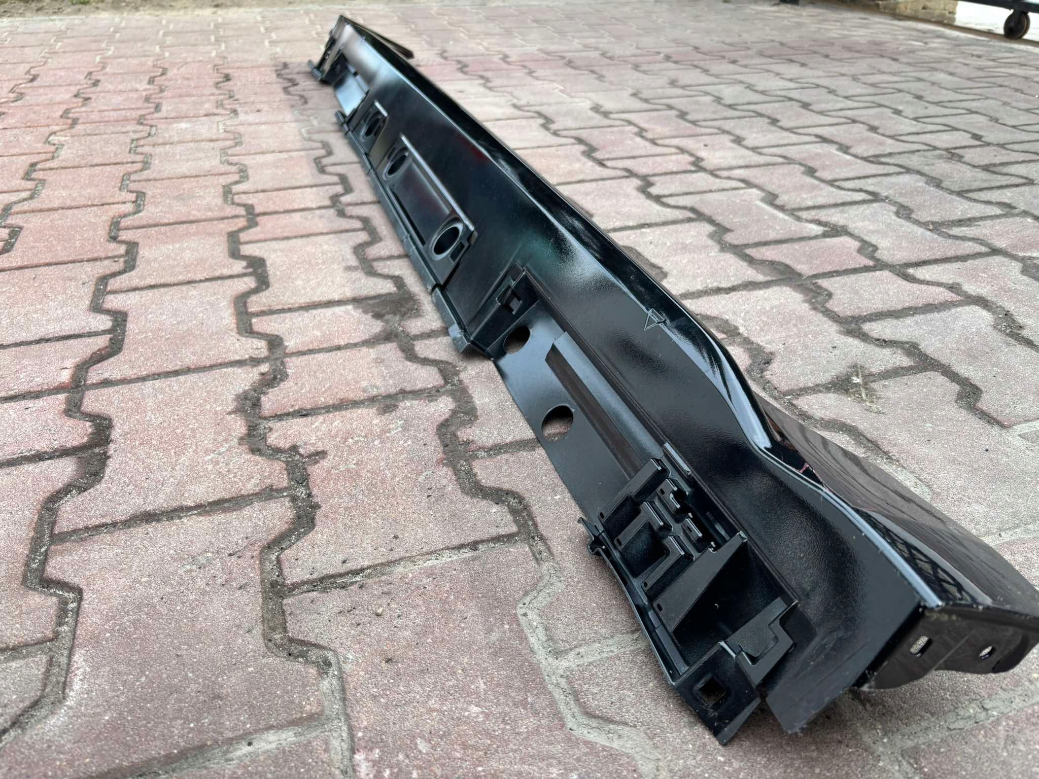 moulding threshold right TOYOTA COROLLA E21 75850-02220