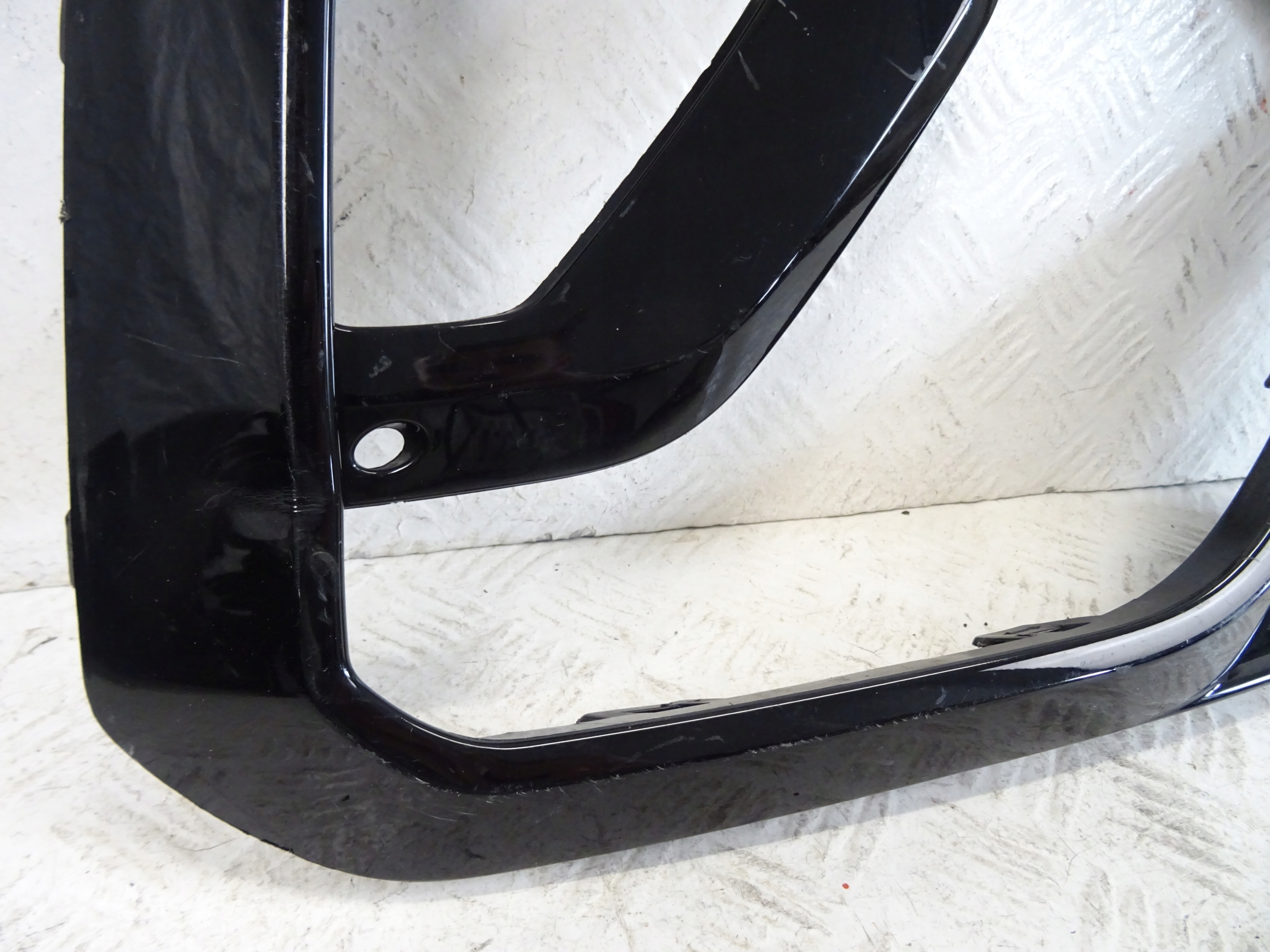 grid of a bumper front front right VW TAIGO R-LINE 2G7853666B