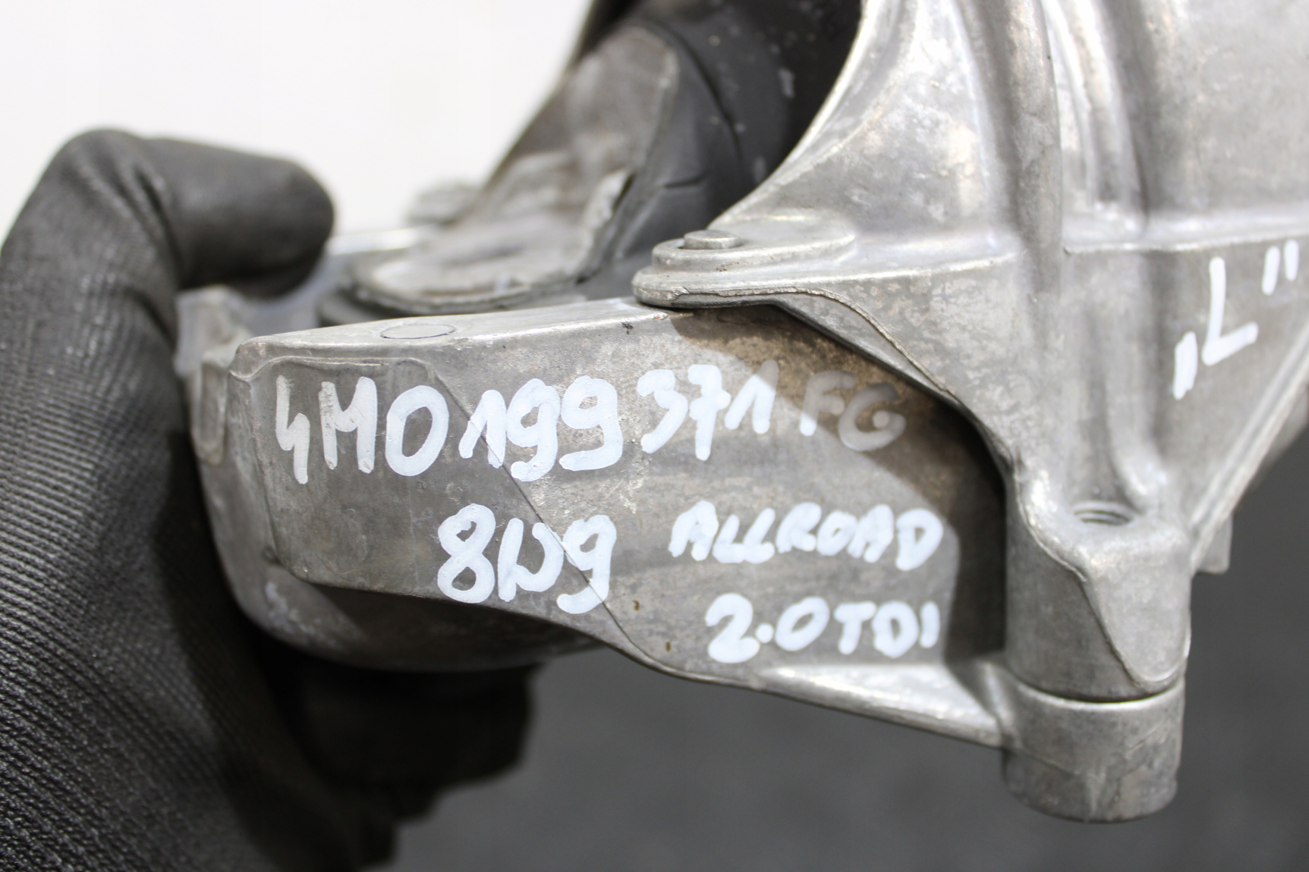 holder engine mount left 4M0199371FG AUDI A4 B9 8W0 8W9 ALLROAD