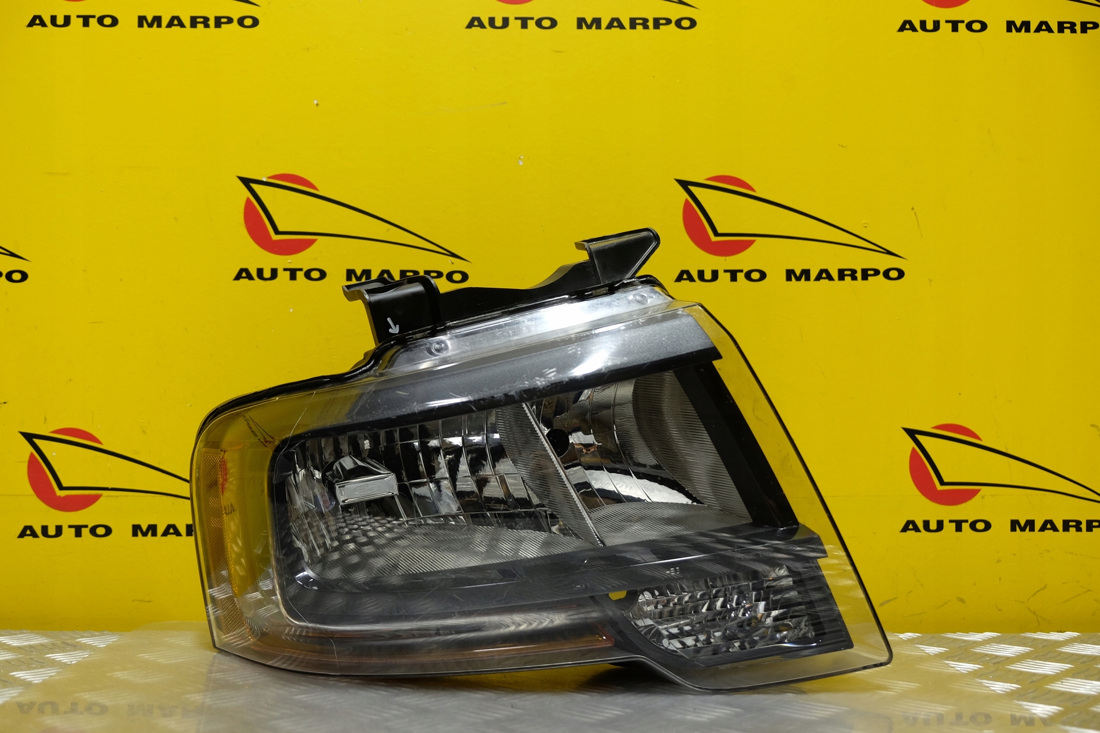 FORD EXPEDITION 2015-2017 REFLEKTOR LAMPA R USA Producent części Ford OE