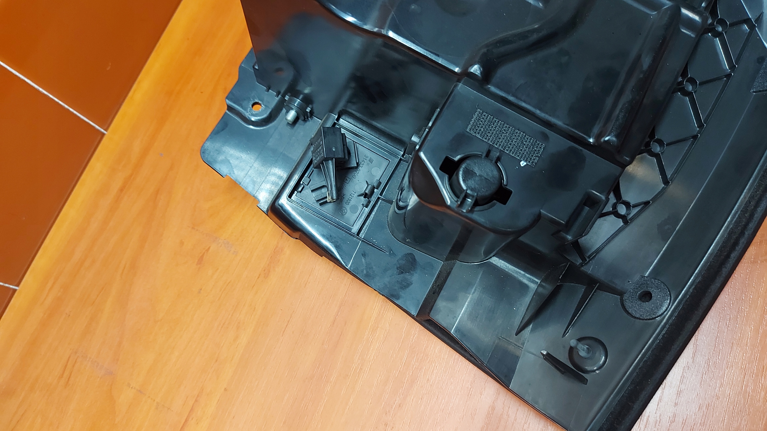 бардачок пассажира BMW 5 E60 E61 04-