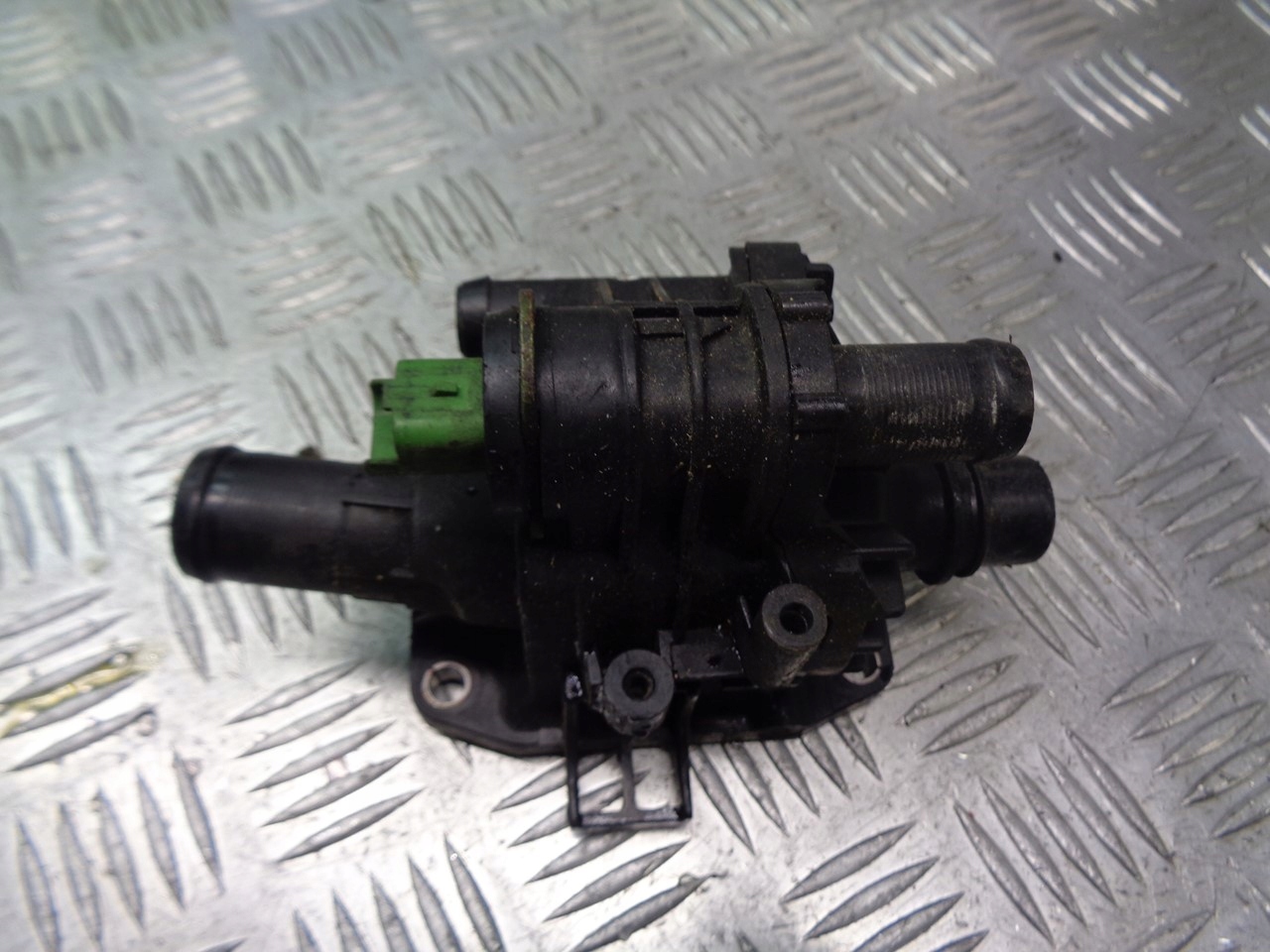 OBUDOWA TERMOSTATU FORD FOCUS MK2 1.6 TDCI