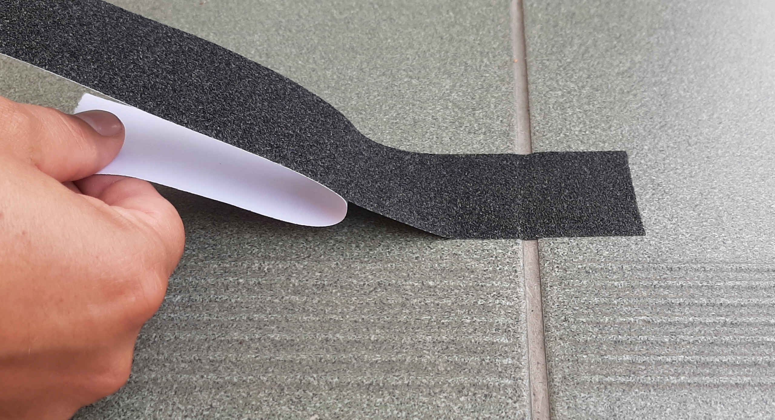 Taśma antypoślizgowa 100/5 SUPER MOCNA zewnętrzna +GRATISY Szerokość produktu 10 cm