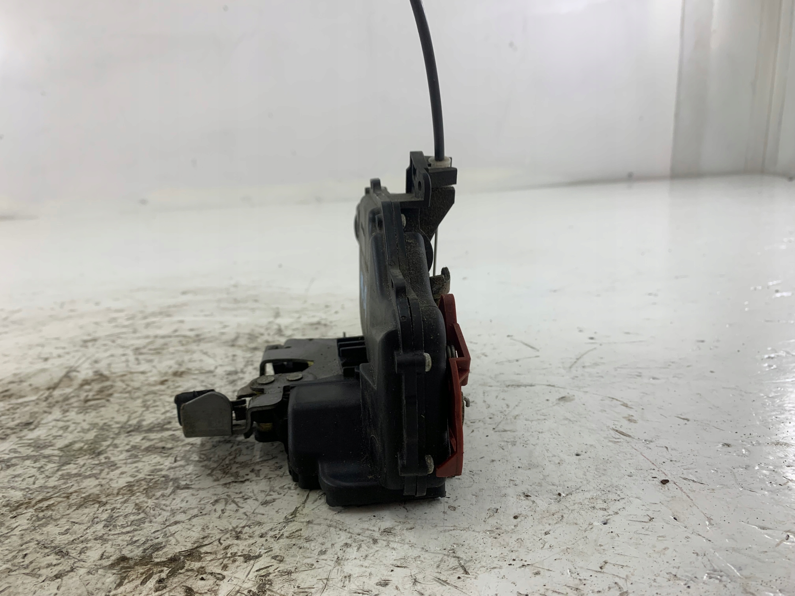 AUDI A4 B6 lock door left rear part 4B0839015D