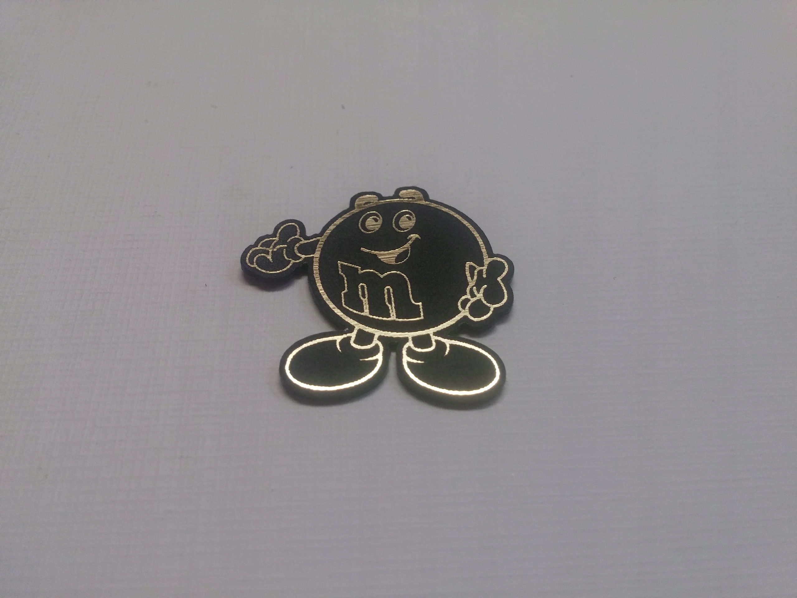 

M&M naklejka emblemat 52 x 52 mm *złota