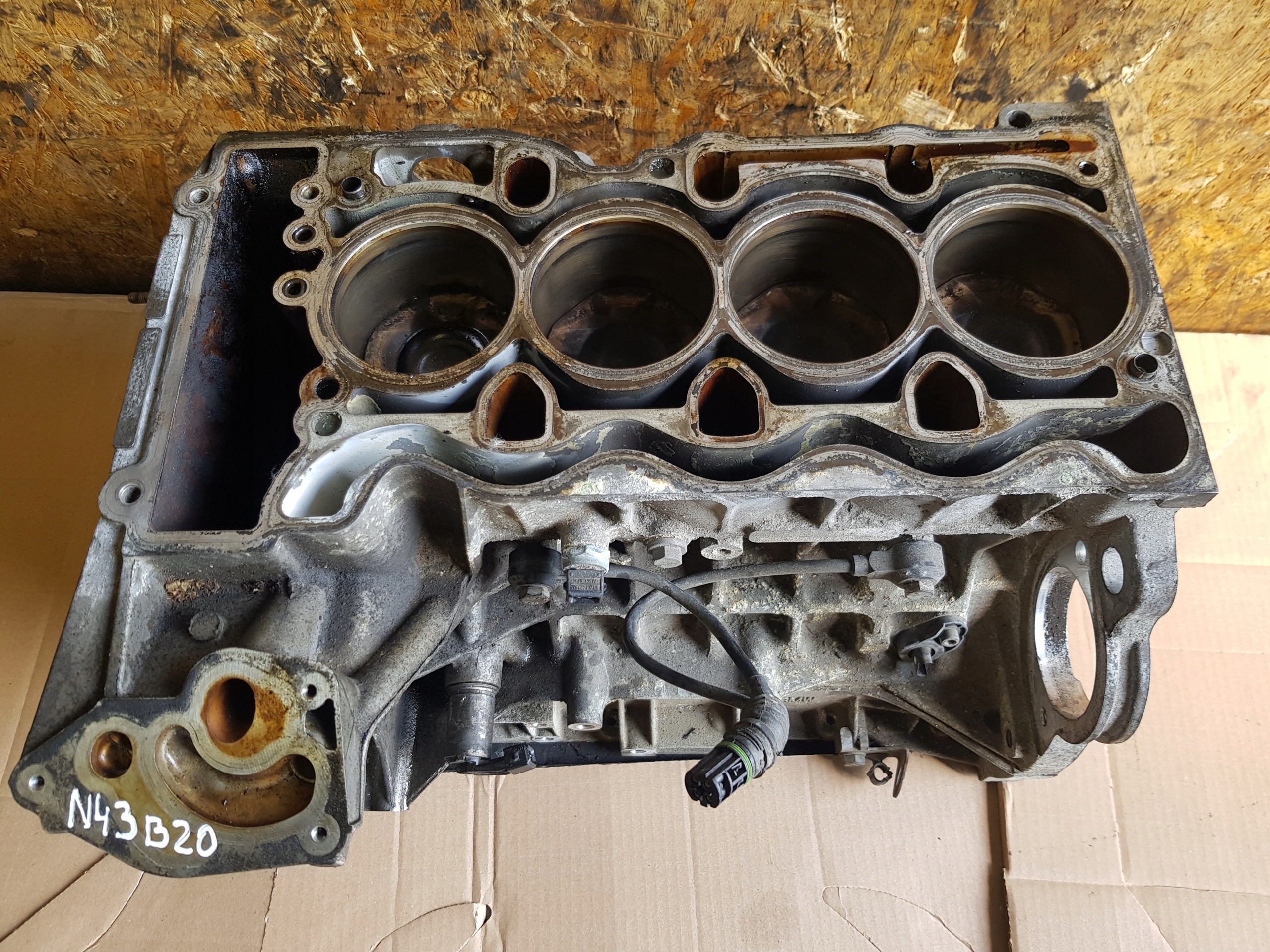 BMW E87 E90 2.0 N43B20 BLOK DOL MOTORU písty klika