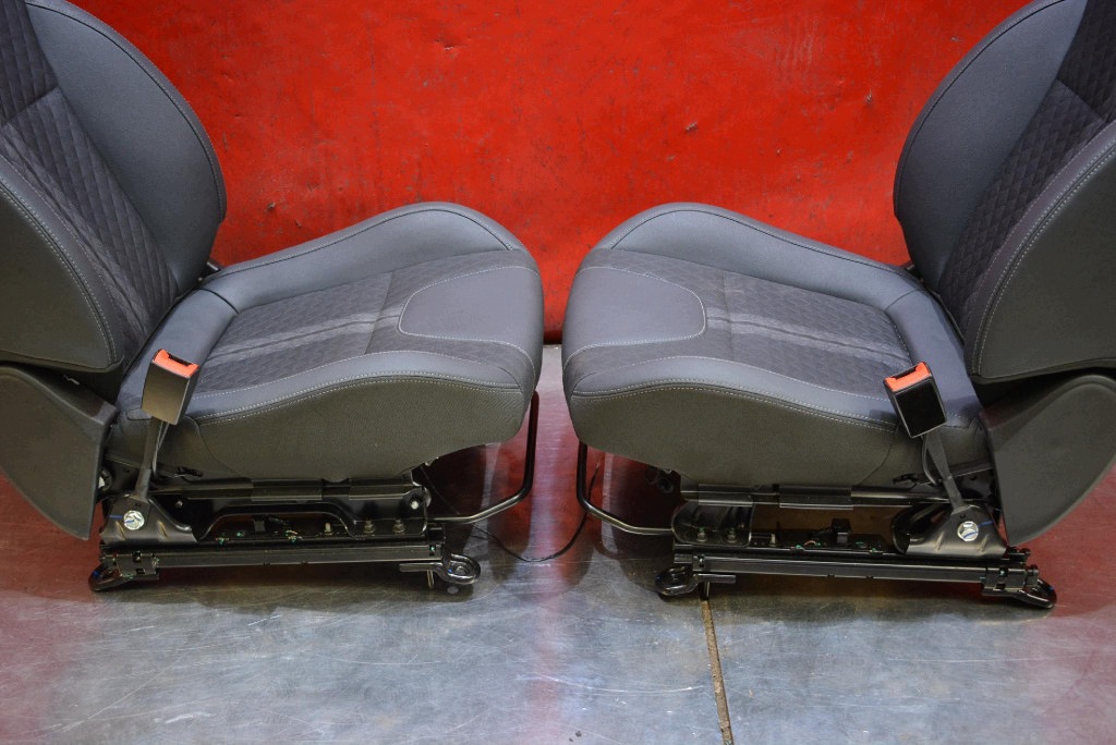 Sitz Sitze Seite Seiten Halbleder KOMPLET EU BAIC BEIJING X3 LIFT 19