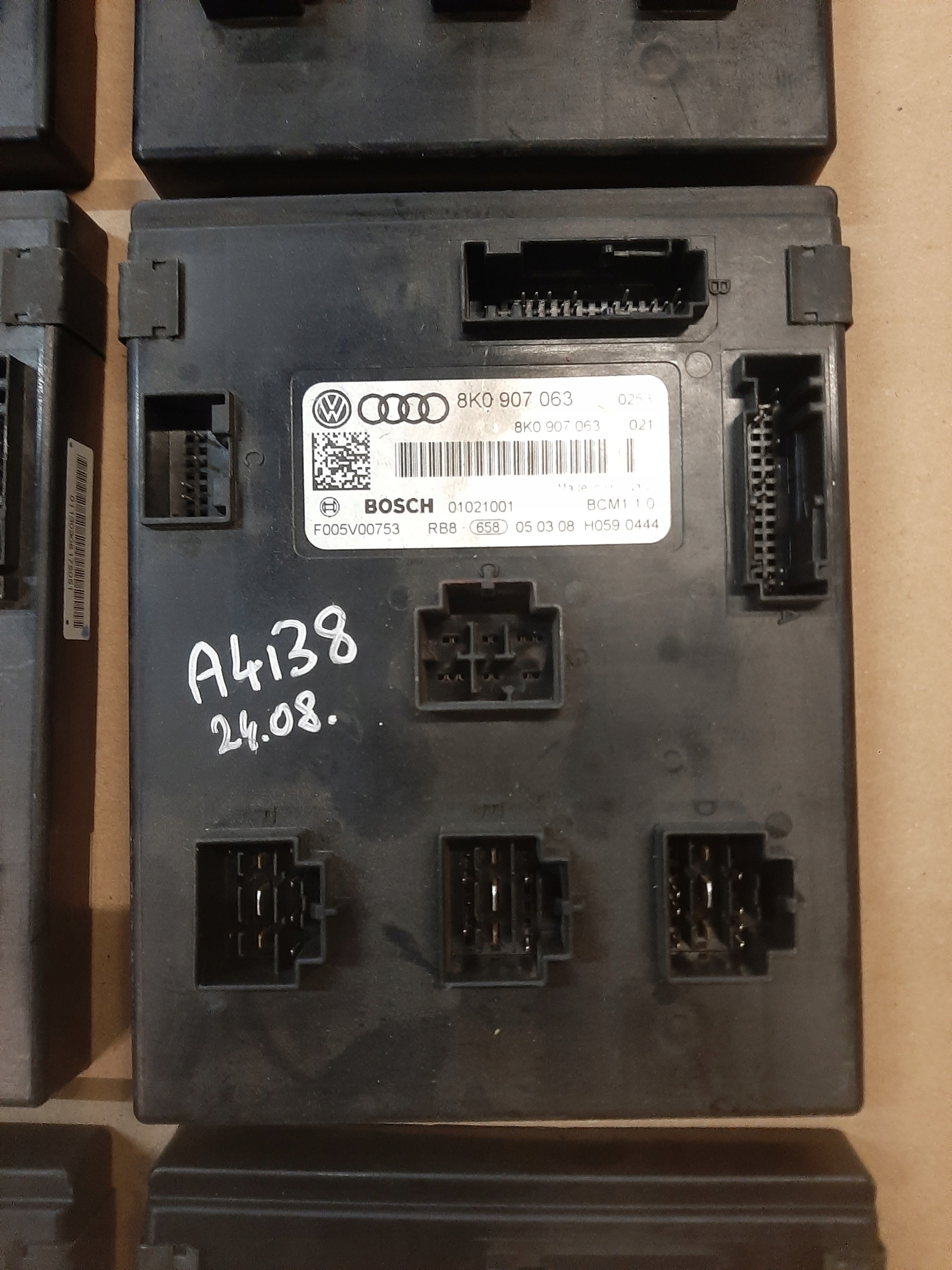 AUDI A4 B8 A5 modul Bedienteil KOMFORTU 8K0907063