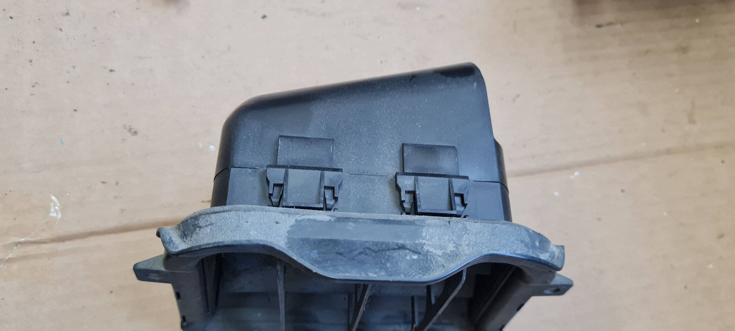 A7 4G S7 grid WENTYLACYJNA boot left rear part 4G8819301