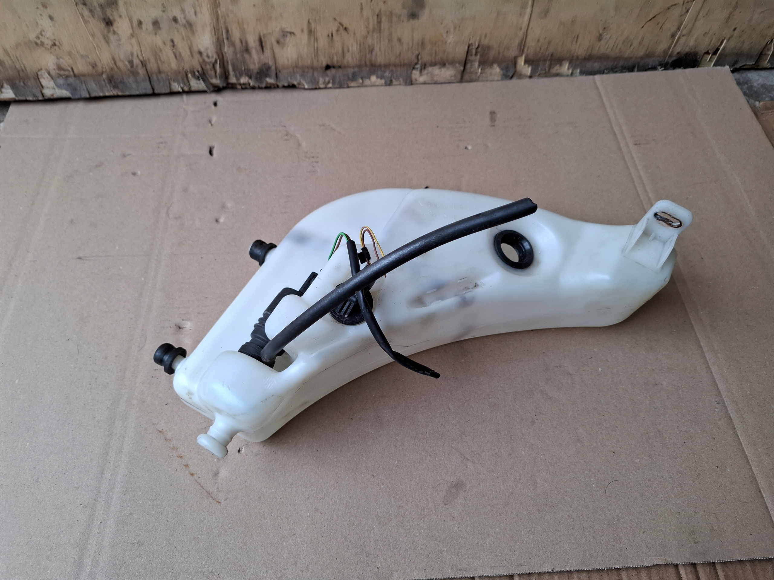 washer fluid tank Porsche Boxster 986