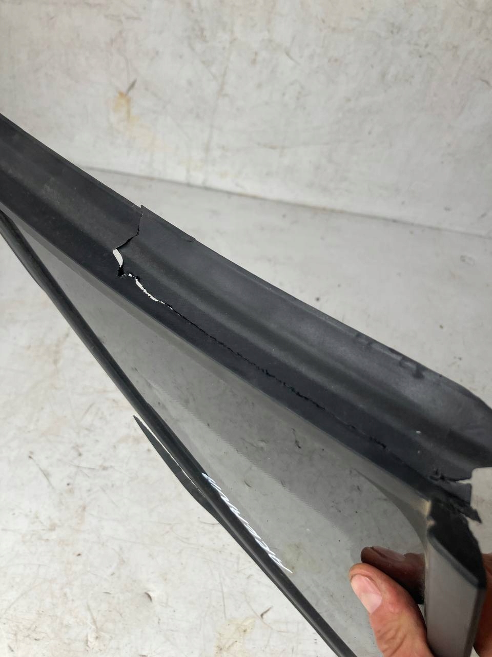 window bodywork TROJKAT right rear part RENAULT ARKANA 24 ROK