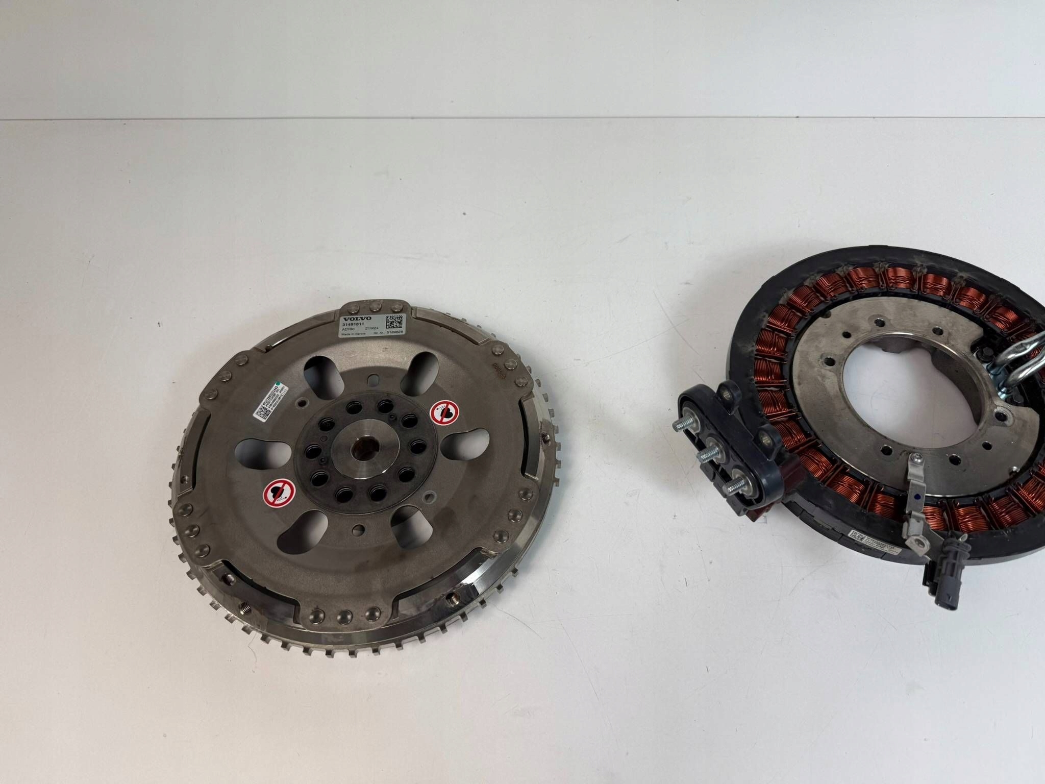 Volvo V60 II T8 2022 alternator 31491811 clutch engine