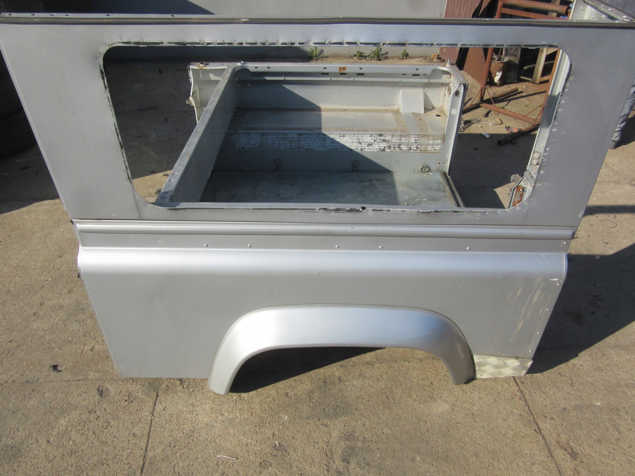 Defender Puma 2007 3D RAMKA SZYBY KAROSERYJNEJ