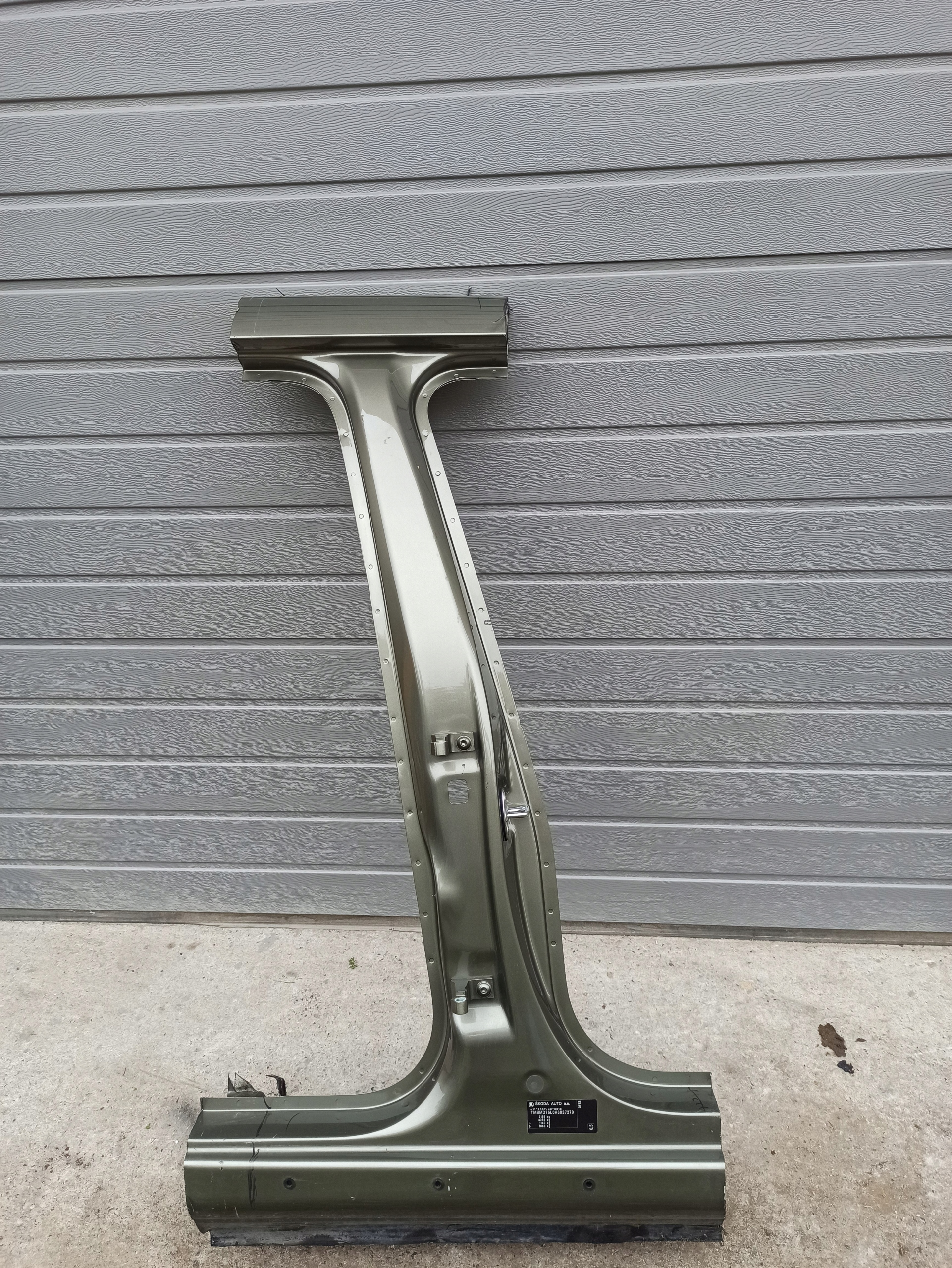 ШКОДА YETI СТІЙКА ПРАВИЙ Lf6x