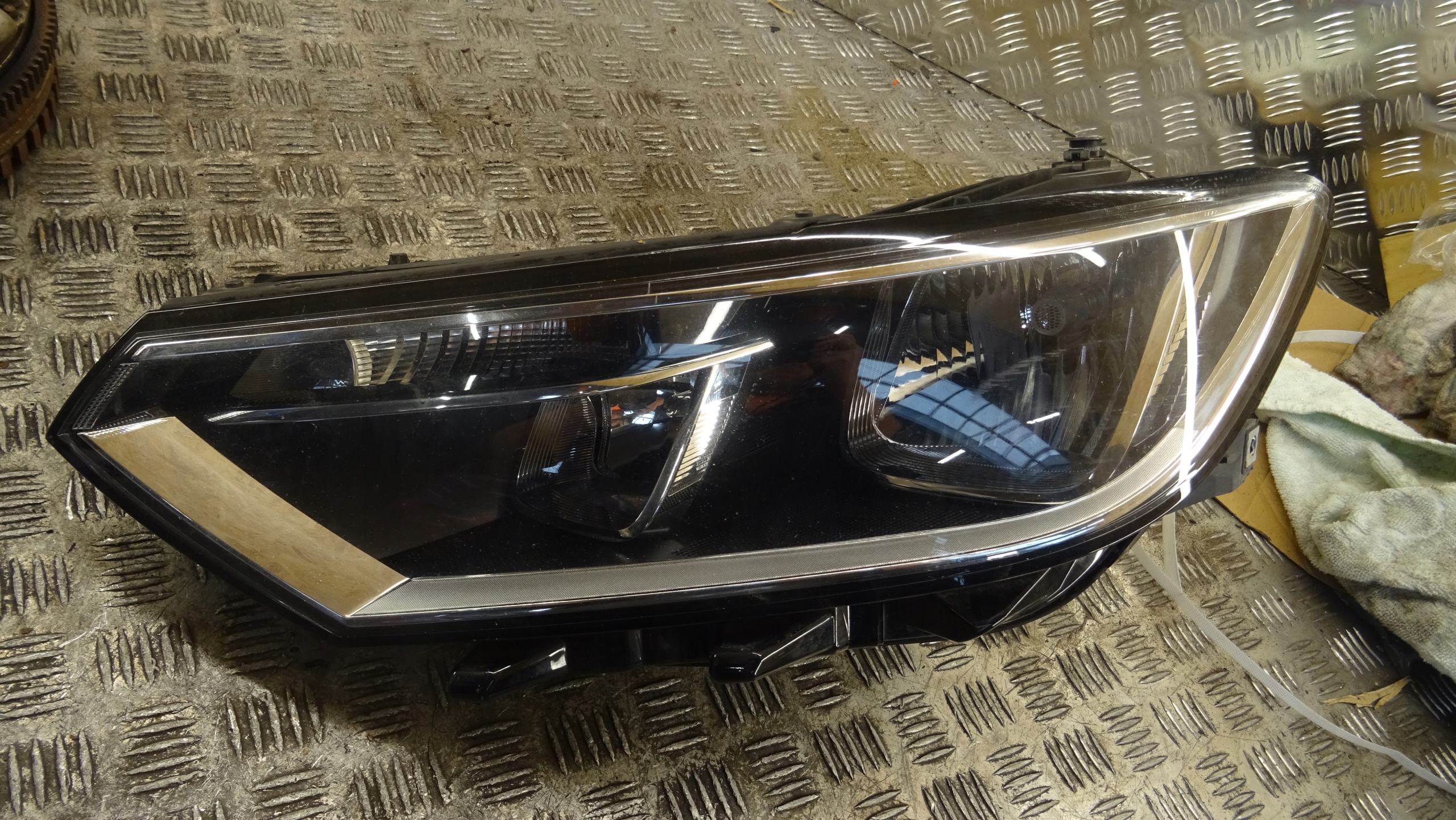 VW PASSAT B8 light REFLEKTOR L / P 14-18R WERSJA UK