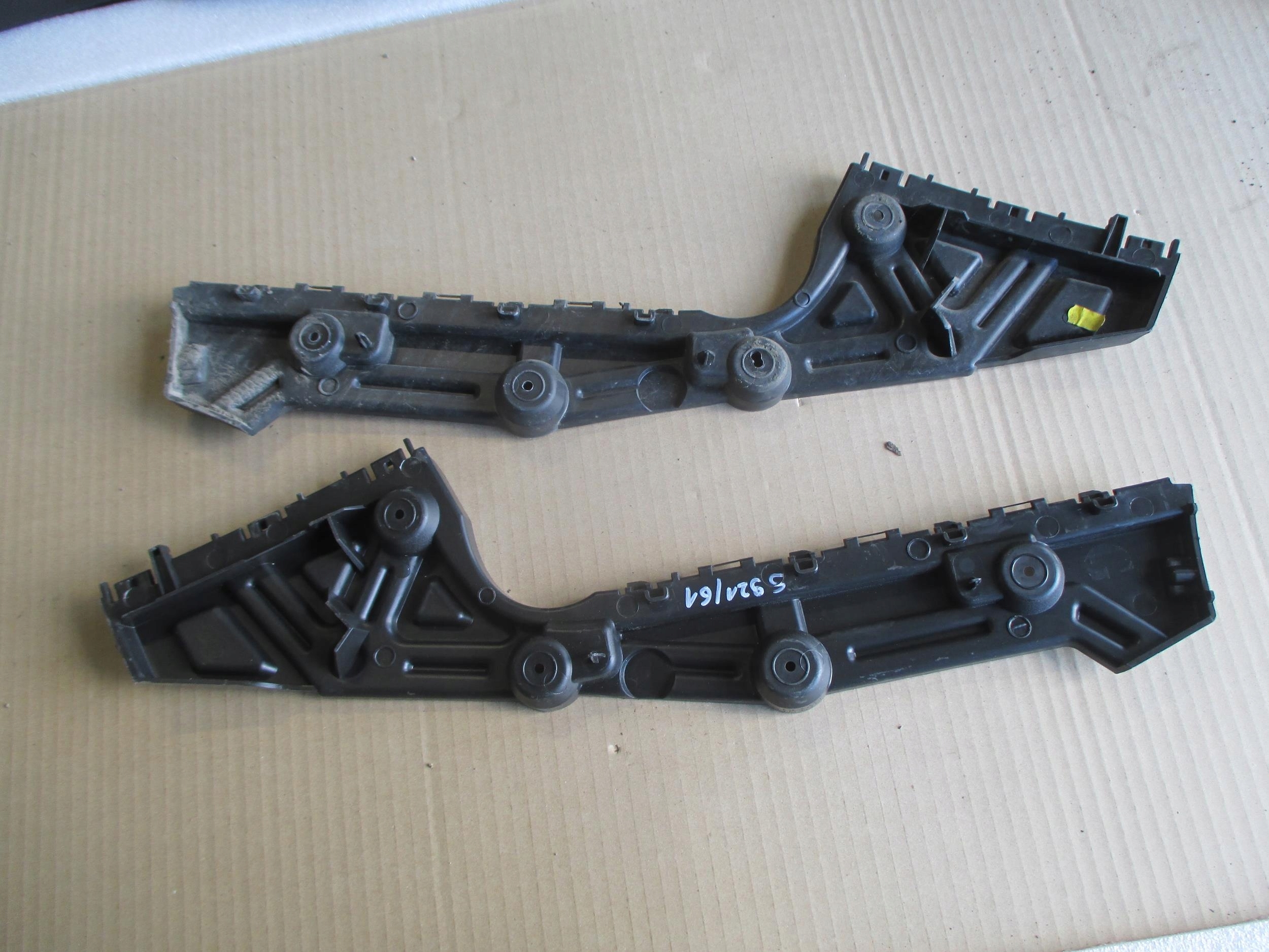 TRAFIC III ŚLIZG ZDERZAKA PRAWY LEWY TYŁ 93867940