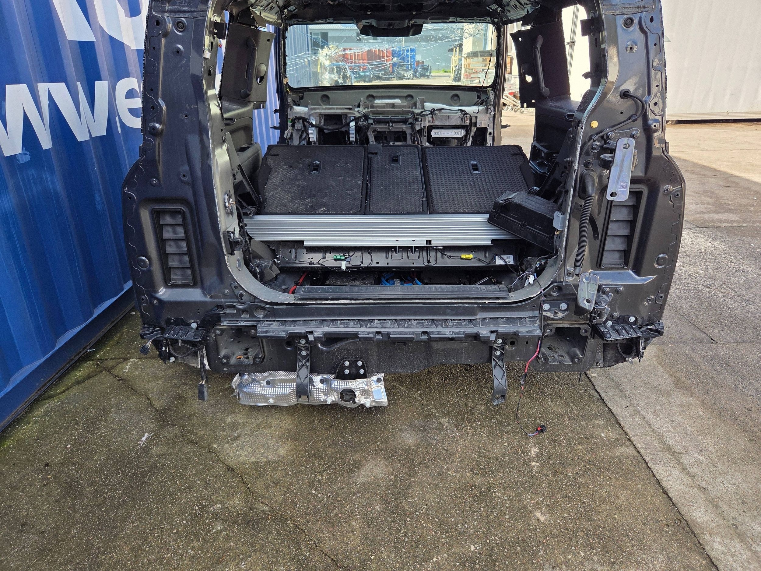 Land Rover Defender L663 3D quarter rear right (TT08)