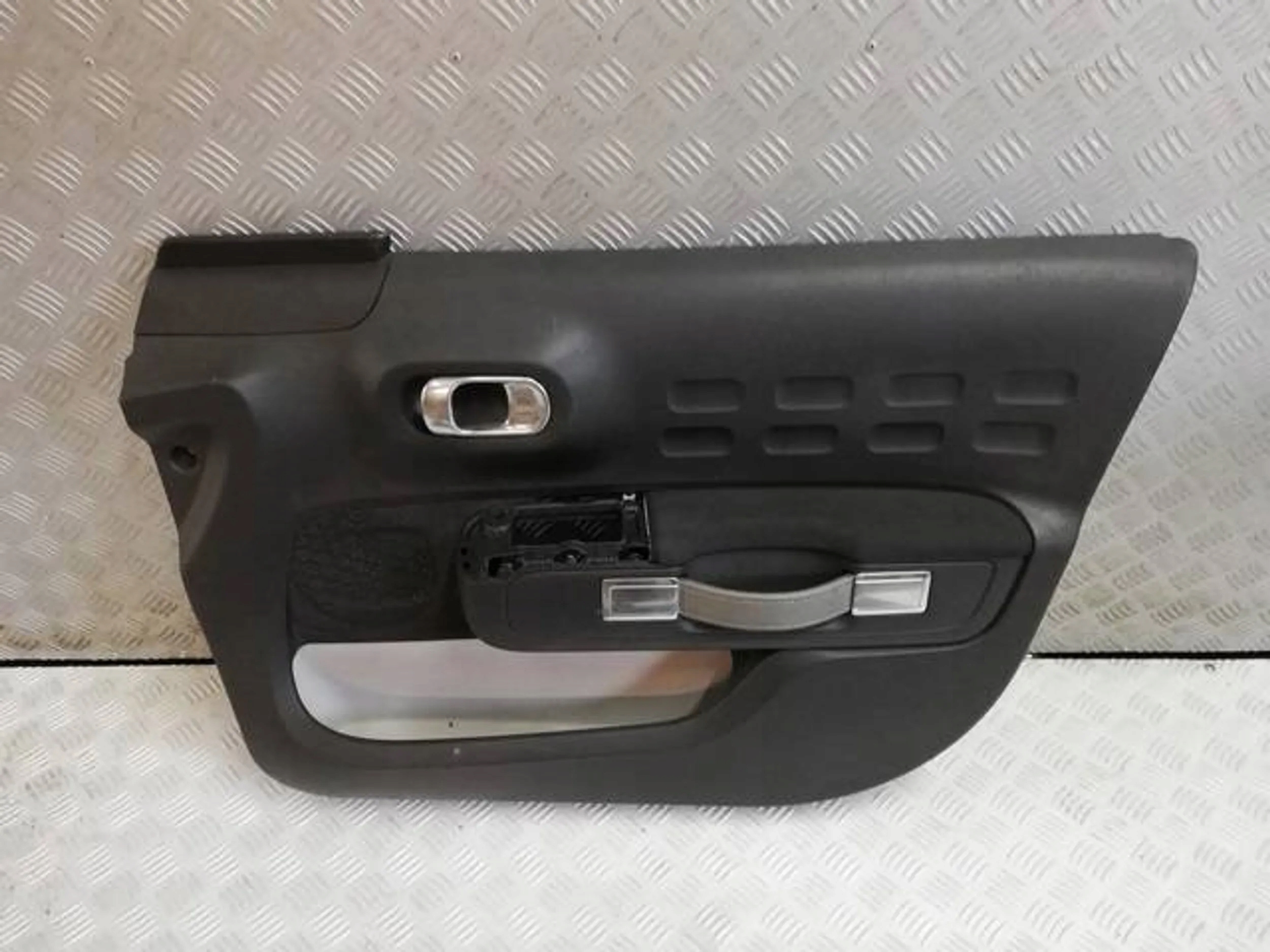 BOCZEK PRZEDNI PRAWY CITROEN C3 III 9812901277