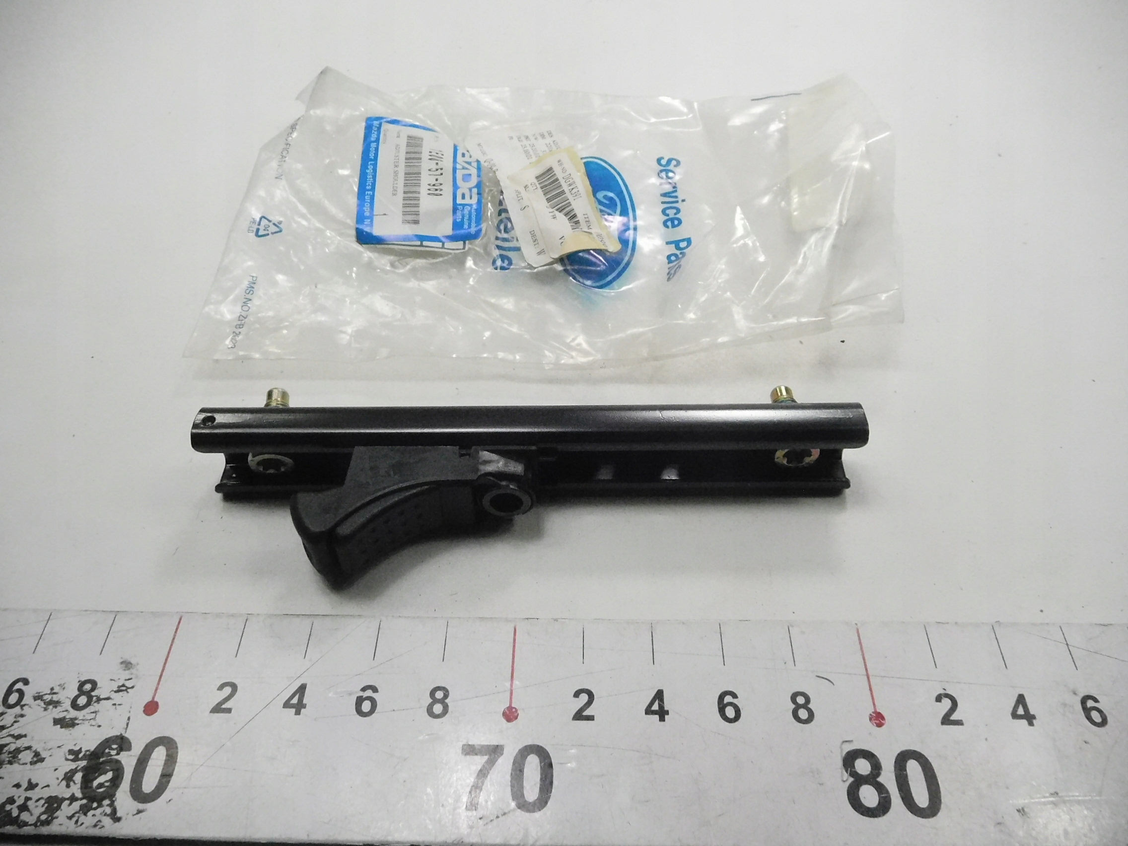 регулятор, ремень безопасности mazda 121 oe 1E00-57-960