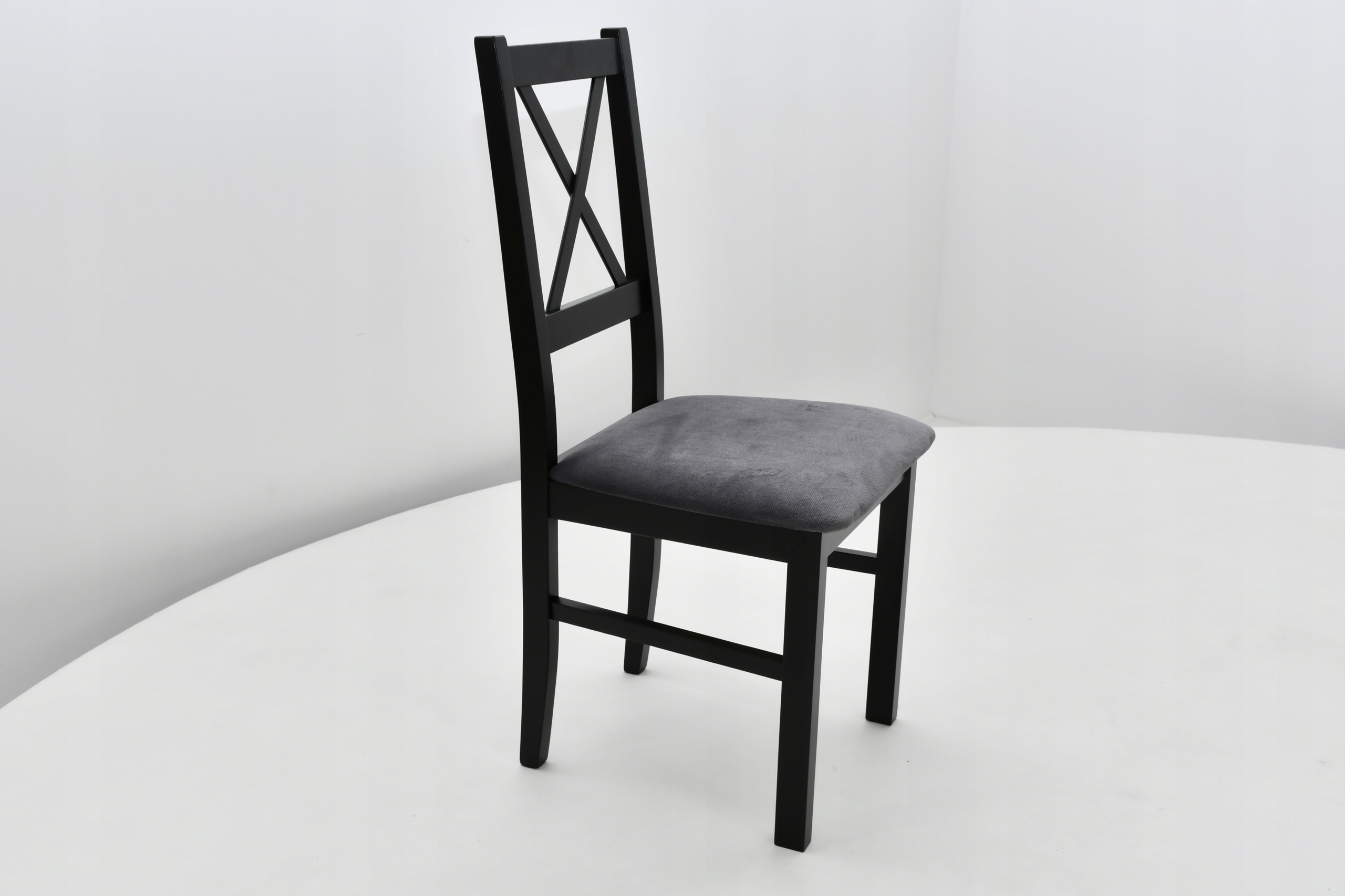 SKANDYNAWSKIE WNĘTRZE - STÓŁ I 4 DREWNIANE KRZESŁA Liczba krzeseł w zestawie 4