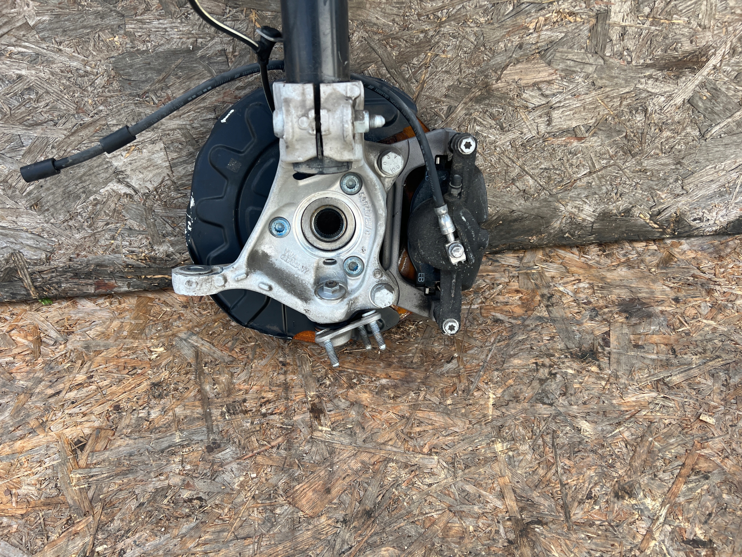 swing shock absorber left front VW T-ROC AUDI Q3 II 83A
