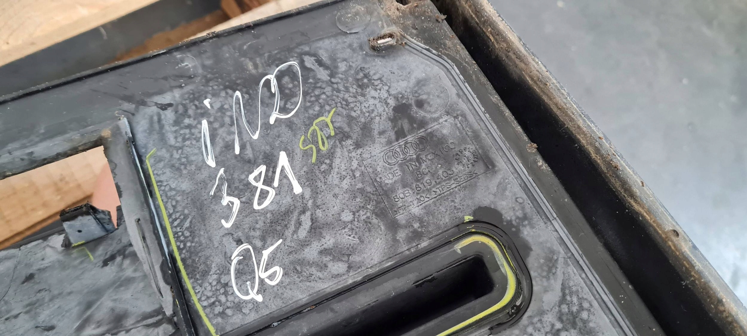 Q5 80A SQ5 torpedo plastic cap of wipers 80B819403