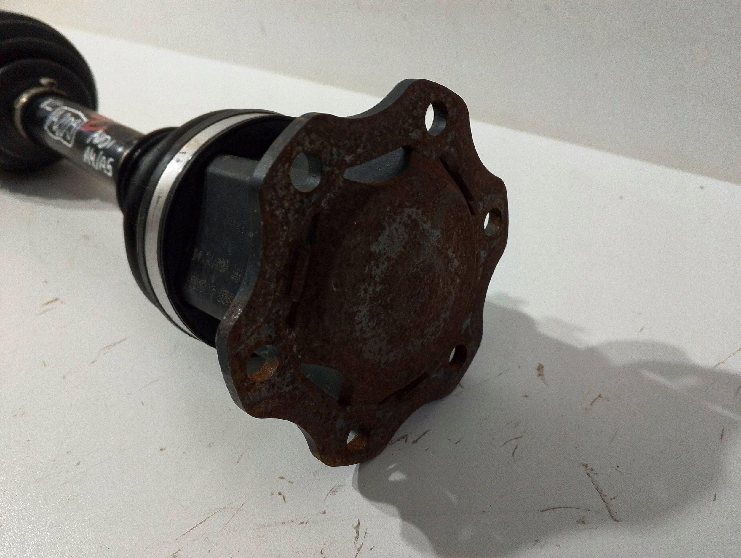 Audi A4 2,0 TDI B9 8W semi-axis front left (A209)