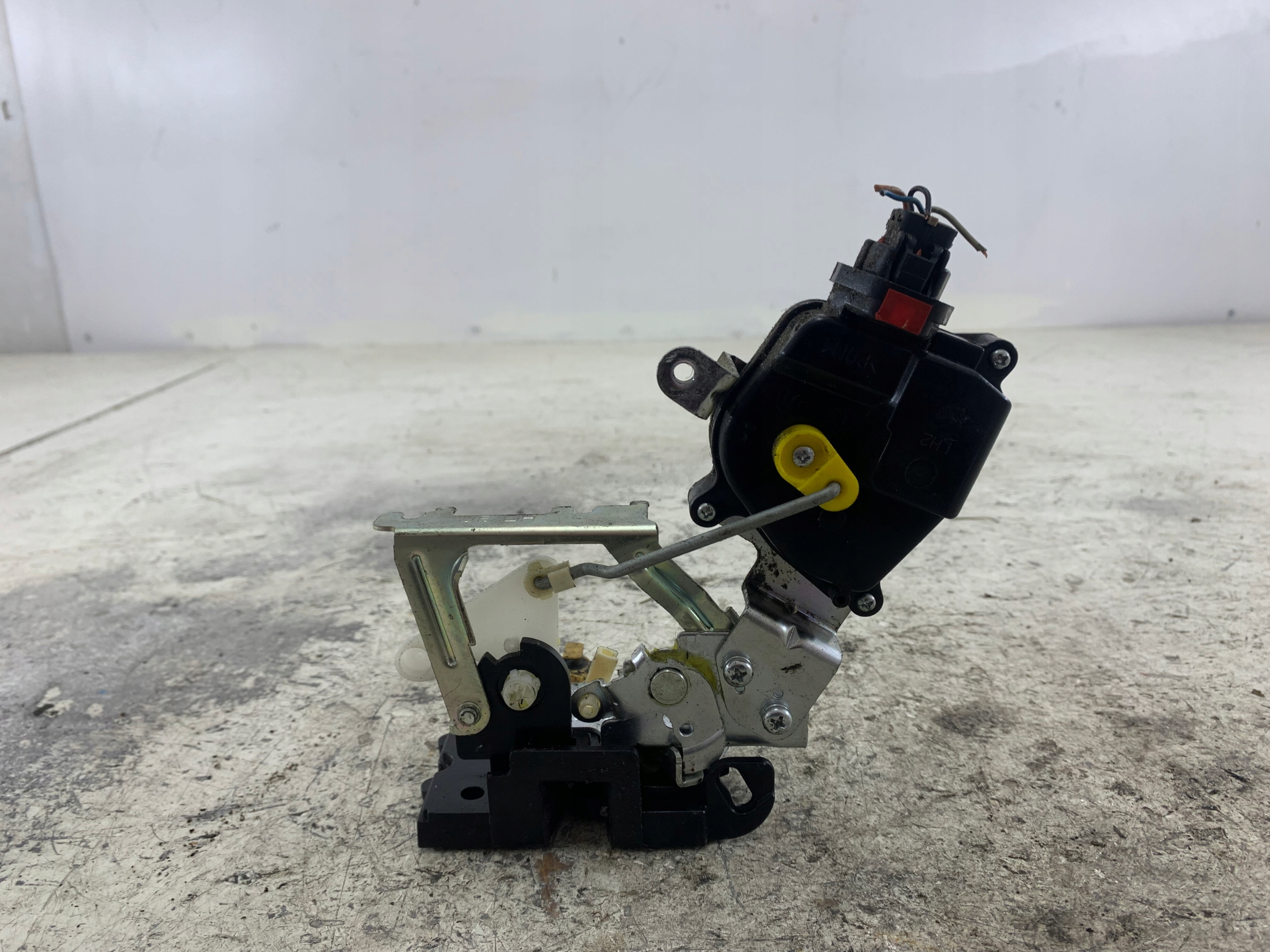 KIA RIO II lock door left front