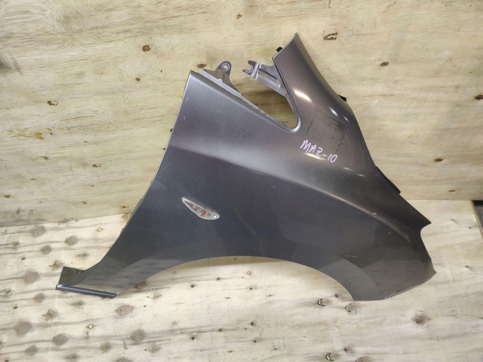 fender front right side Mazda 5 2 2011