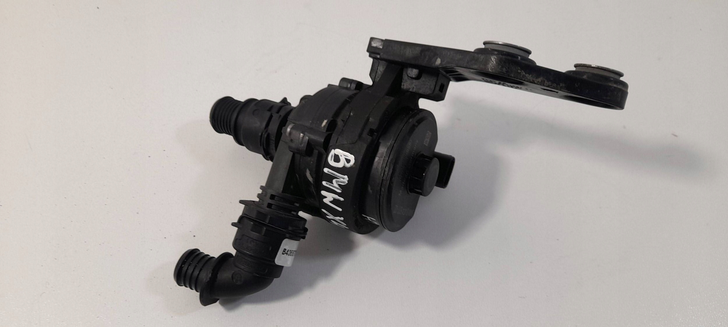 BMW X4 G02 supplementary water pump 847482002 (T207)