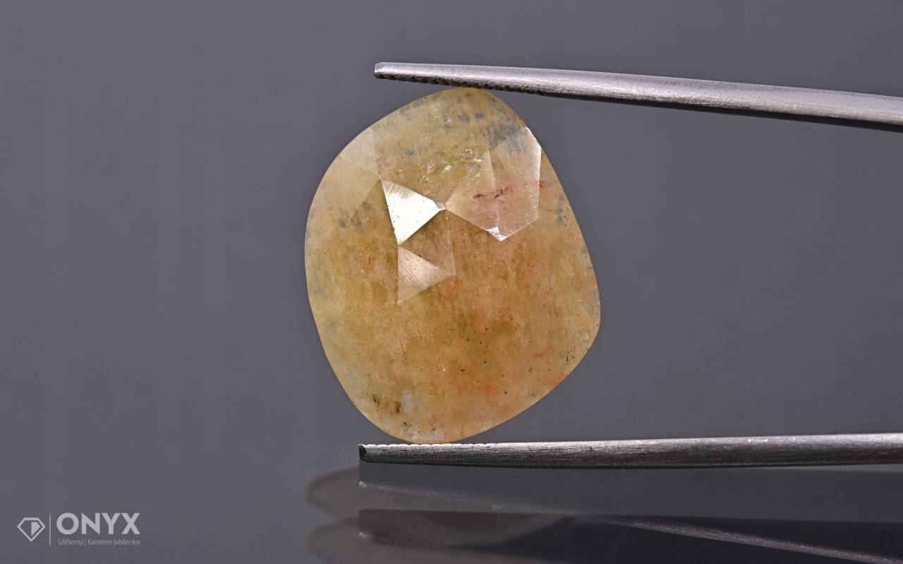 Safír fasetovaná nepravidelná rozeta 19x16 mm