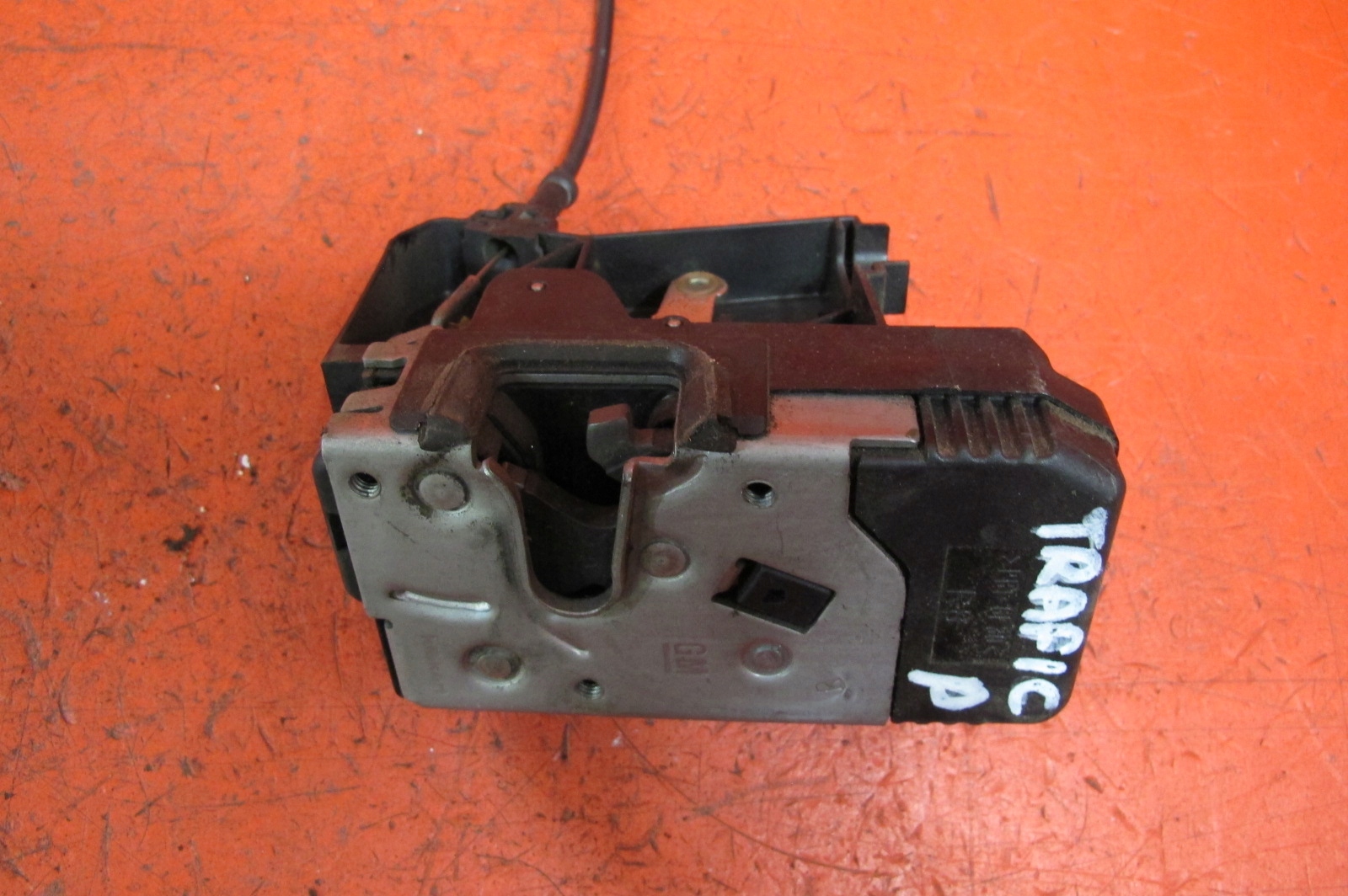 TRAFIC 2 II VIVARO A PRIMASTAR lock door right front 8200042171