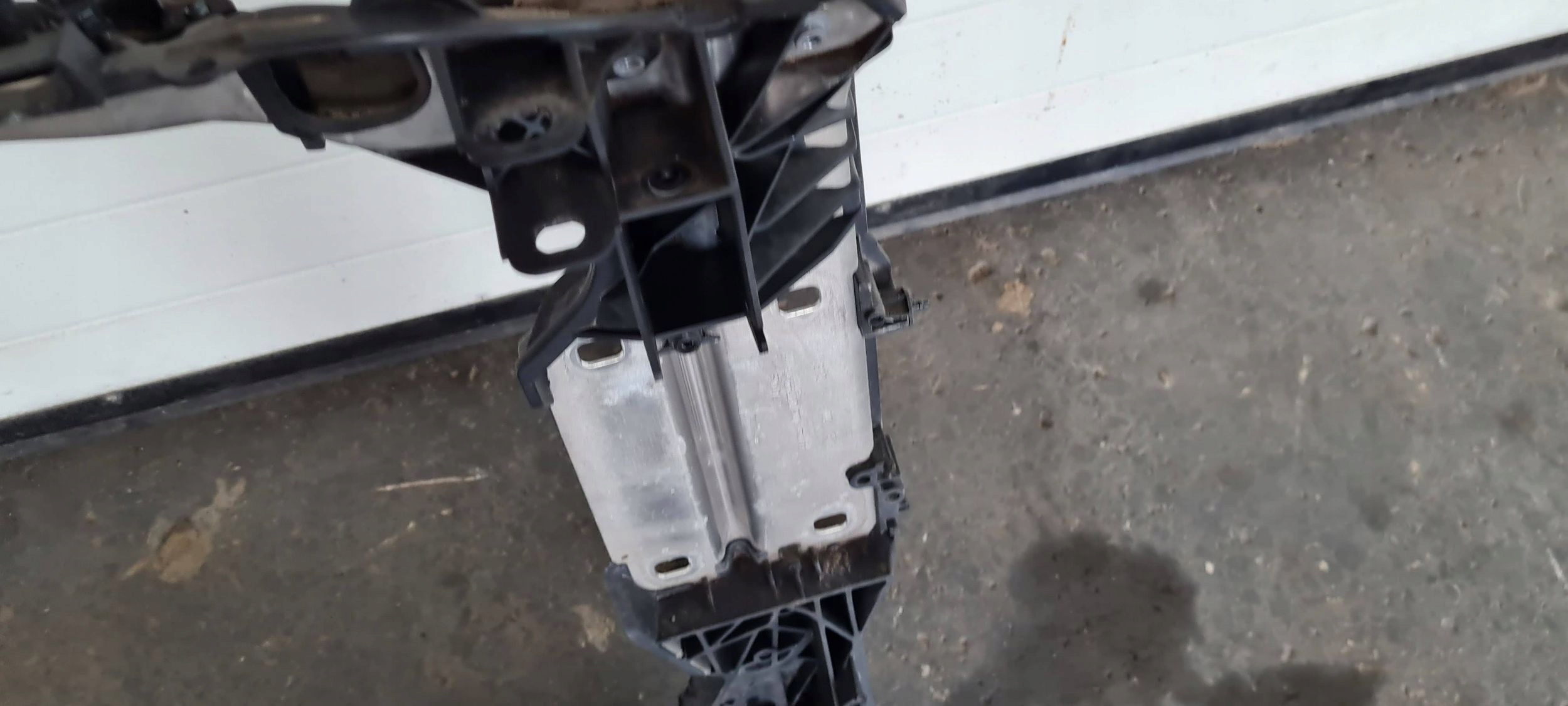 A6 C8 4K příčka železná stěna chladičů 4K0805594
