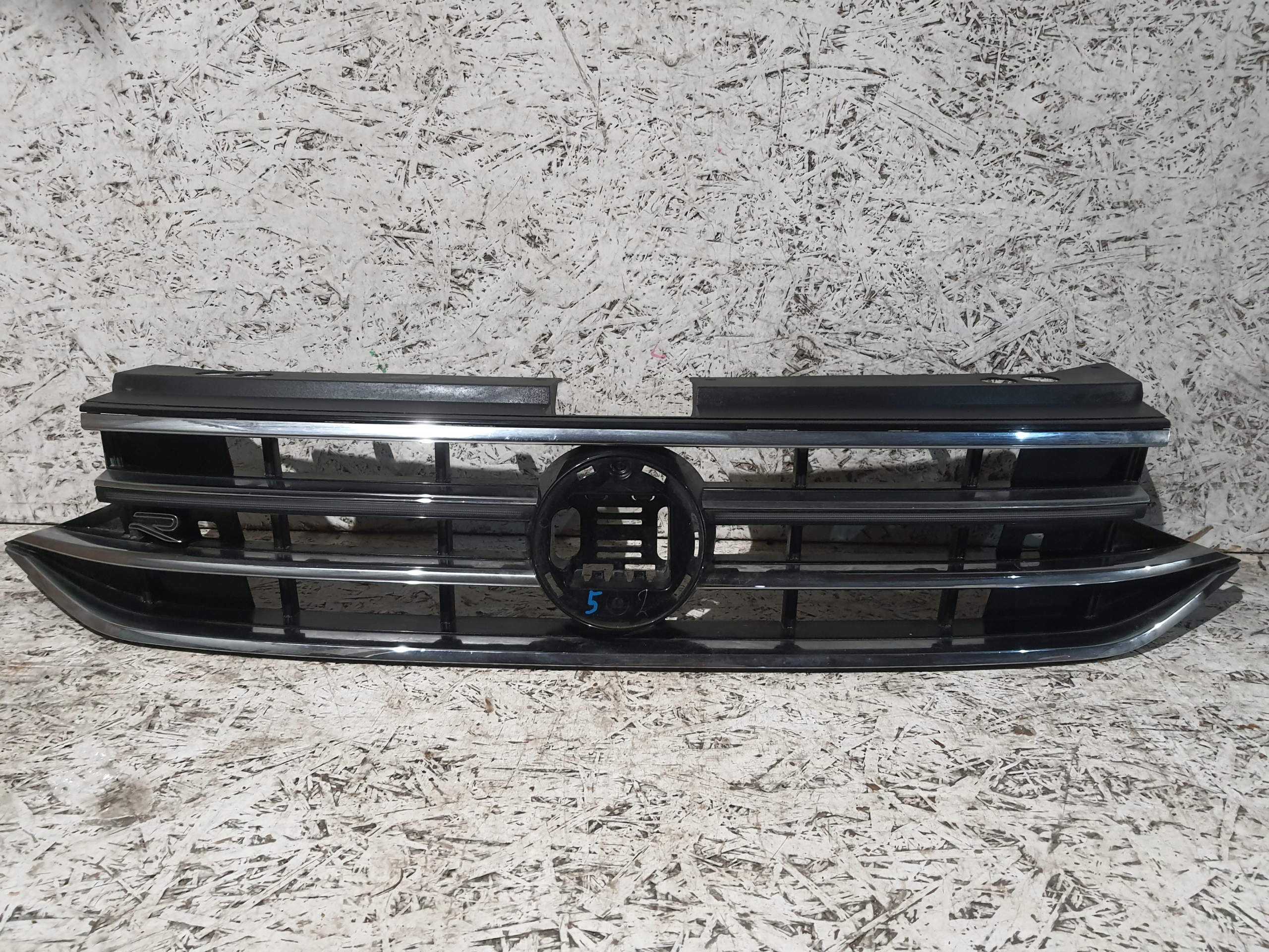 VW TIGUAN II 5NN853653 LIFT RLINE R-LINE GRILL ATRAPA LED
