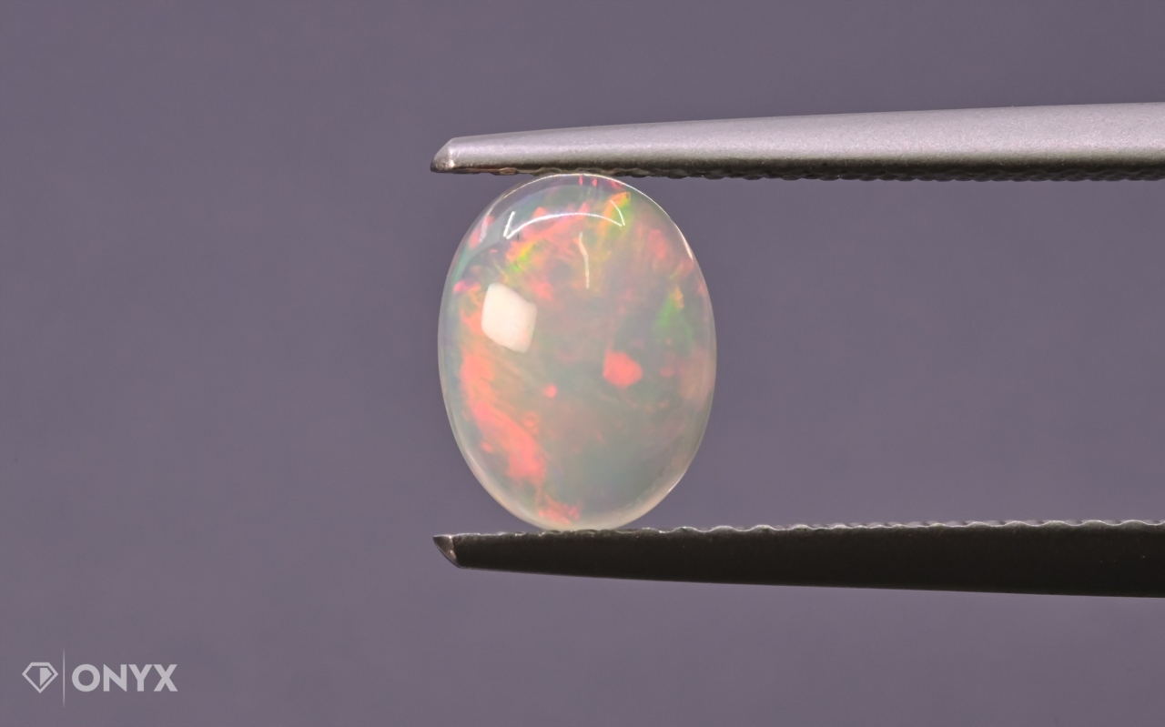 Opál z Etiopie kabošon ovál 8x6 mm