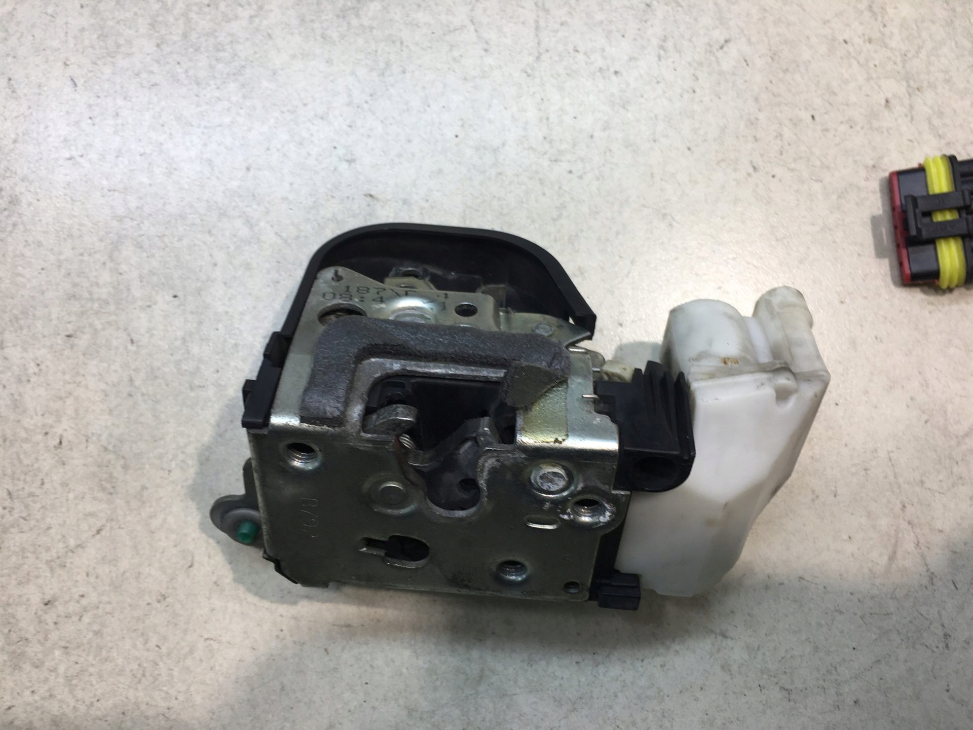 lock door left ALFA ROMEO 147 6 PIN 3D