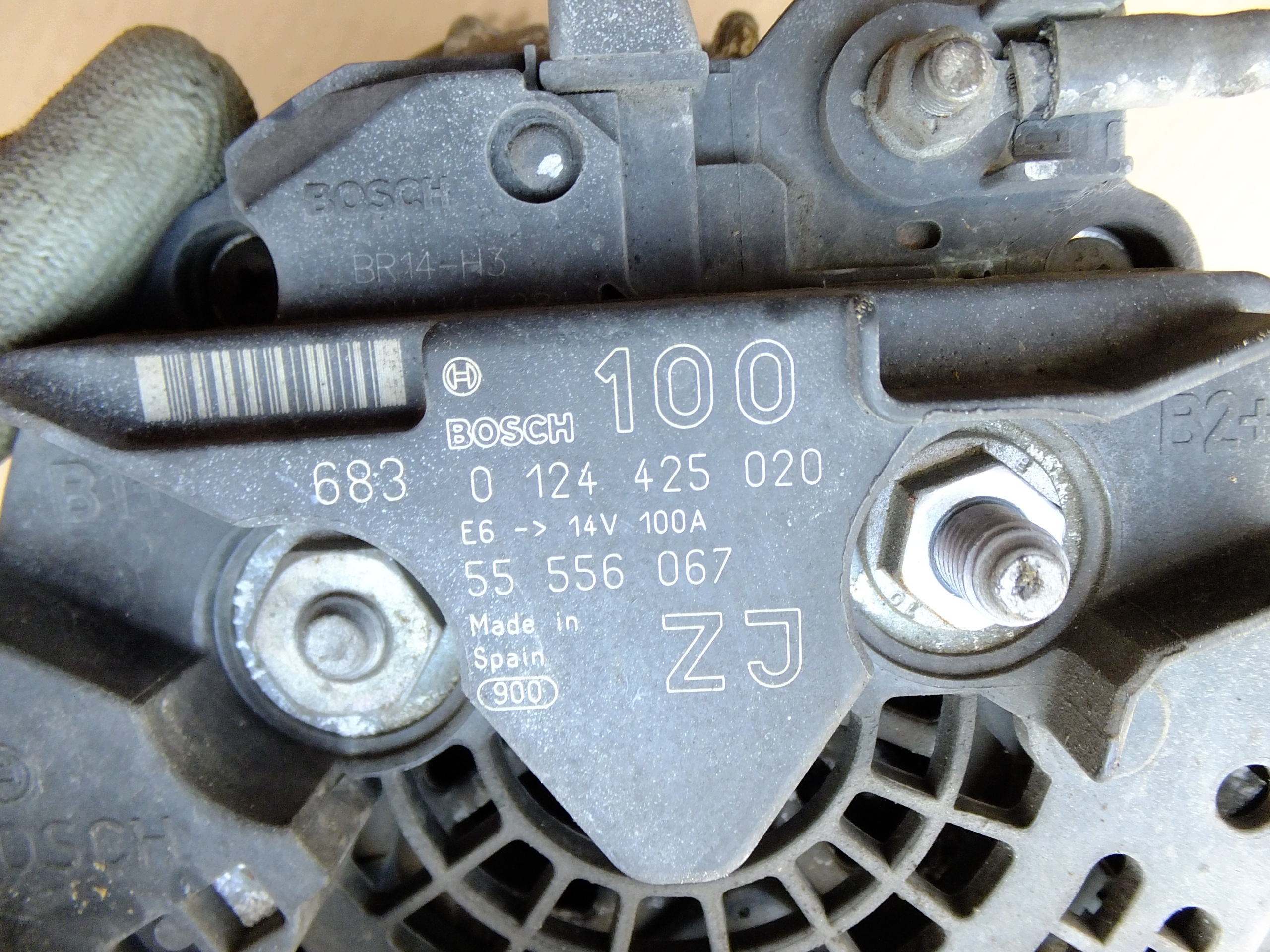 alternator opel zafira b 1,6 16v 2007r 55556067