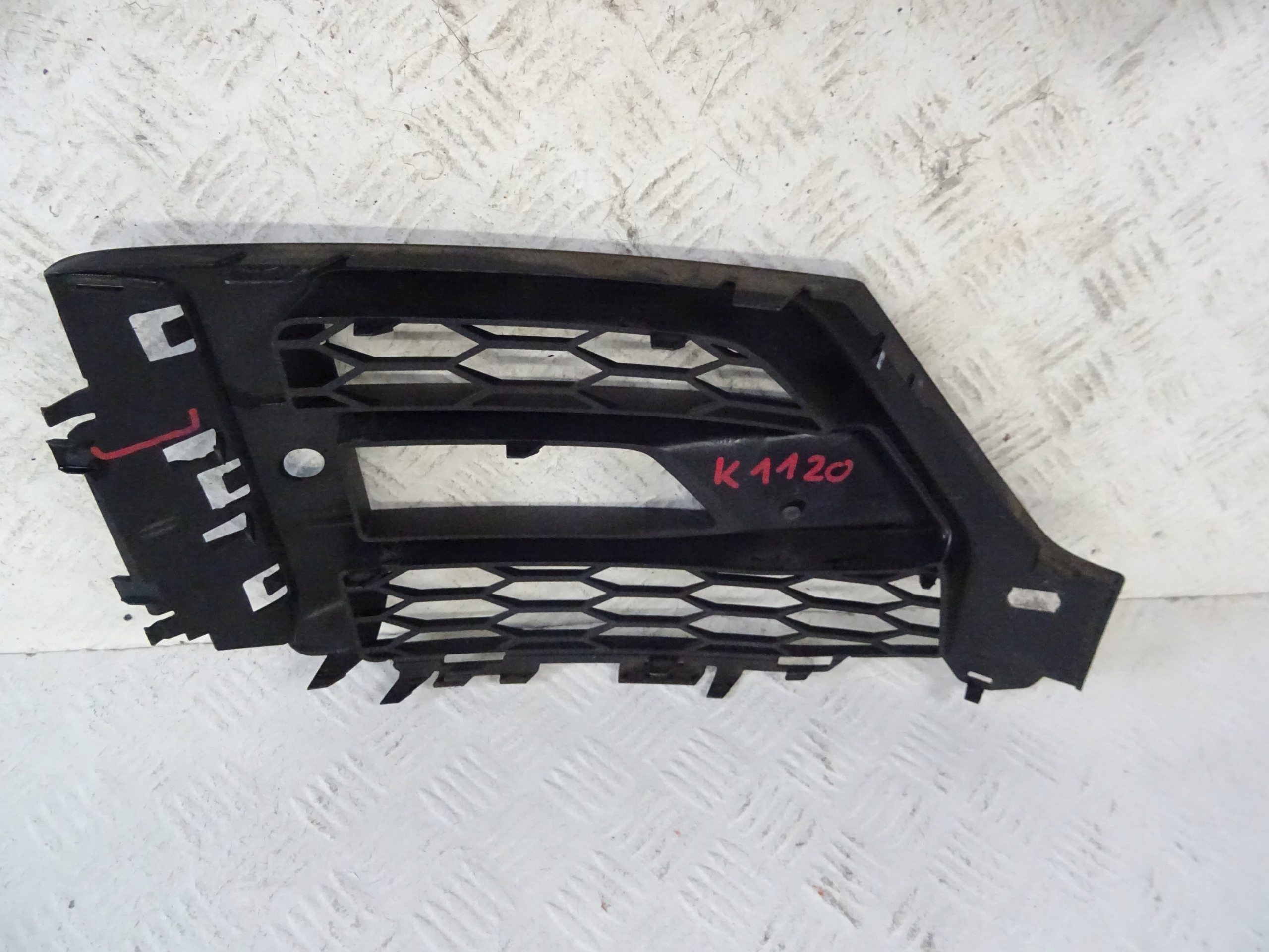 grid of a bumper front front left AUDI Q2 S-LINE 81A807681L
